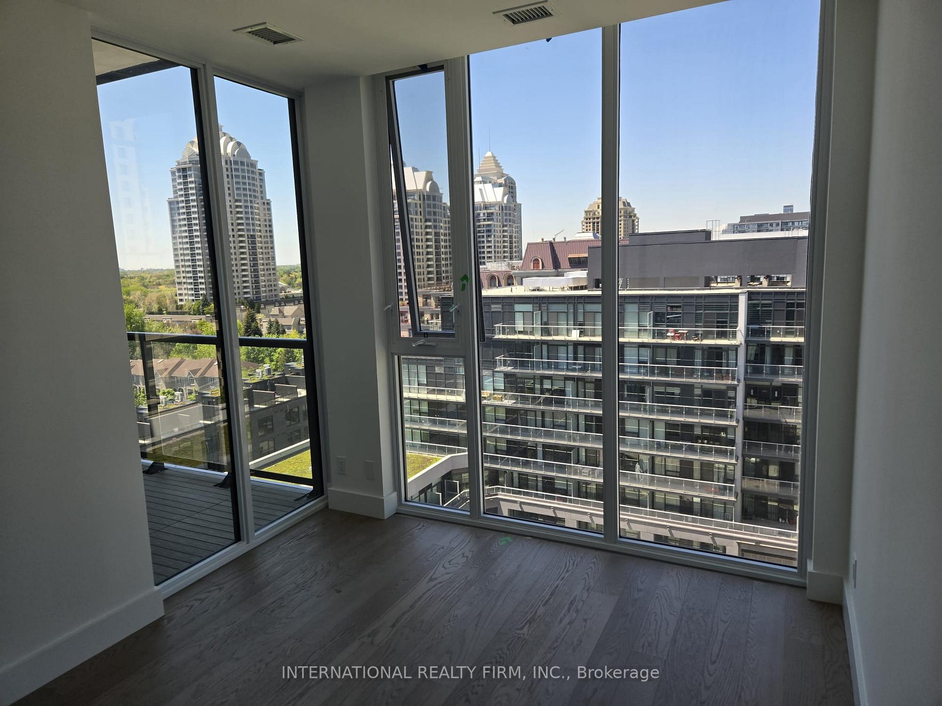 Photo 4 of Unit 1002, 6 Greenbriar Road E, North York, Bayview Village — HOMEH
