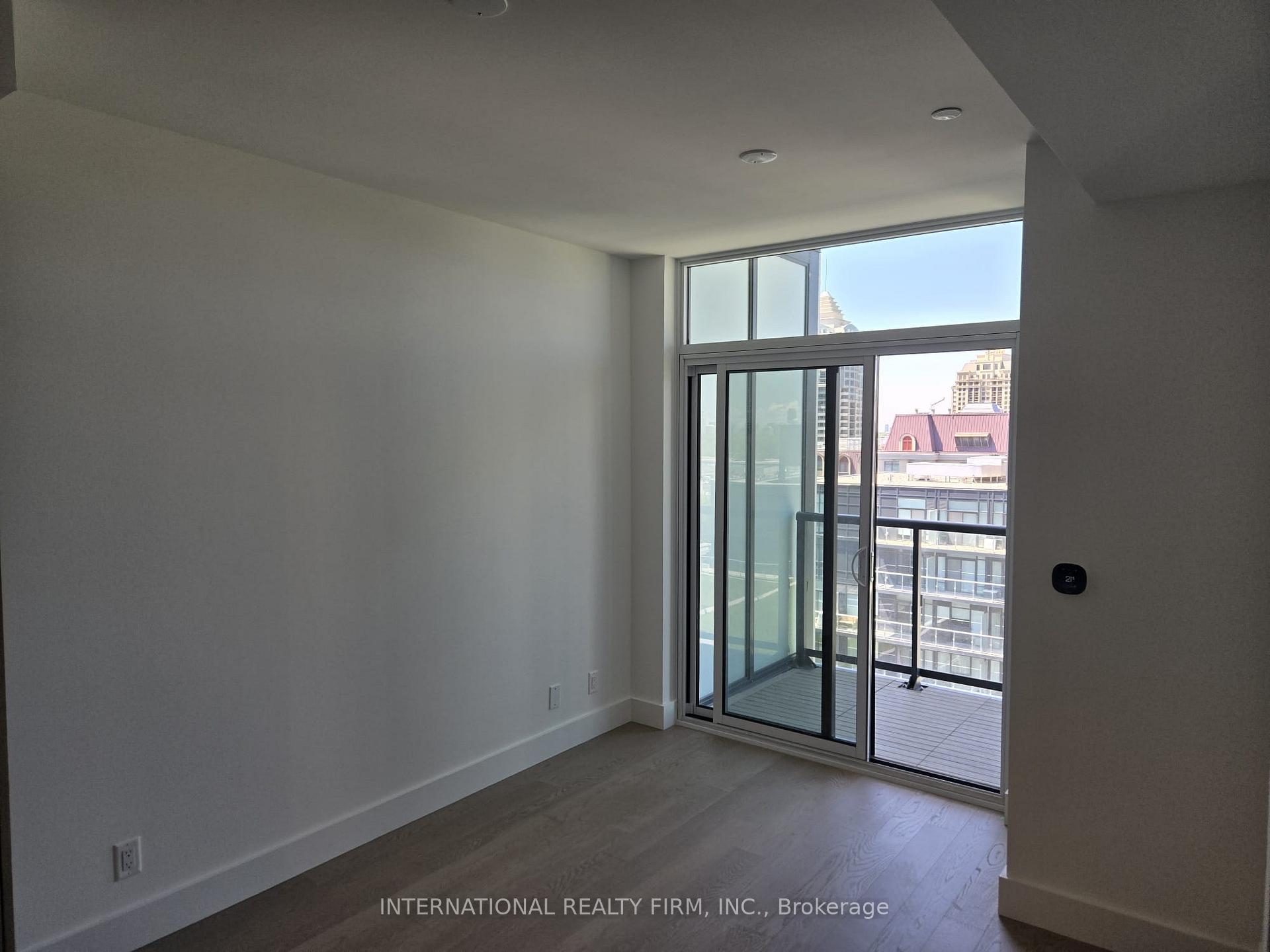 Photo 5 of Unit 1002, 6 Greenbriar Road E, North York, Bayview Village — HOMEH