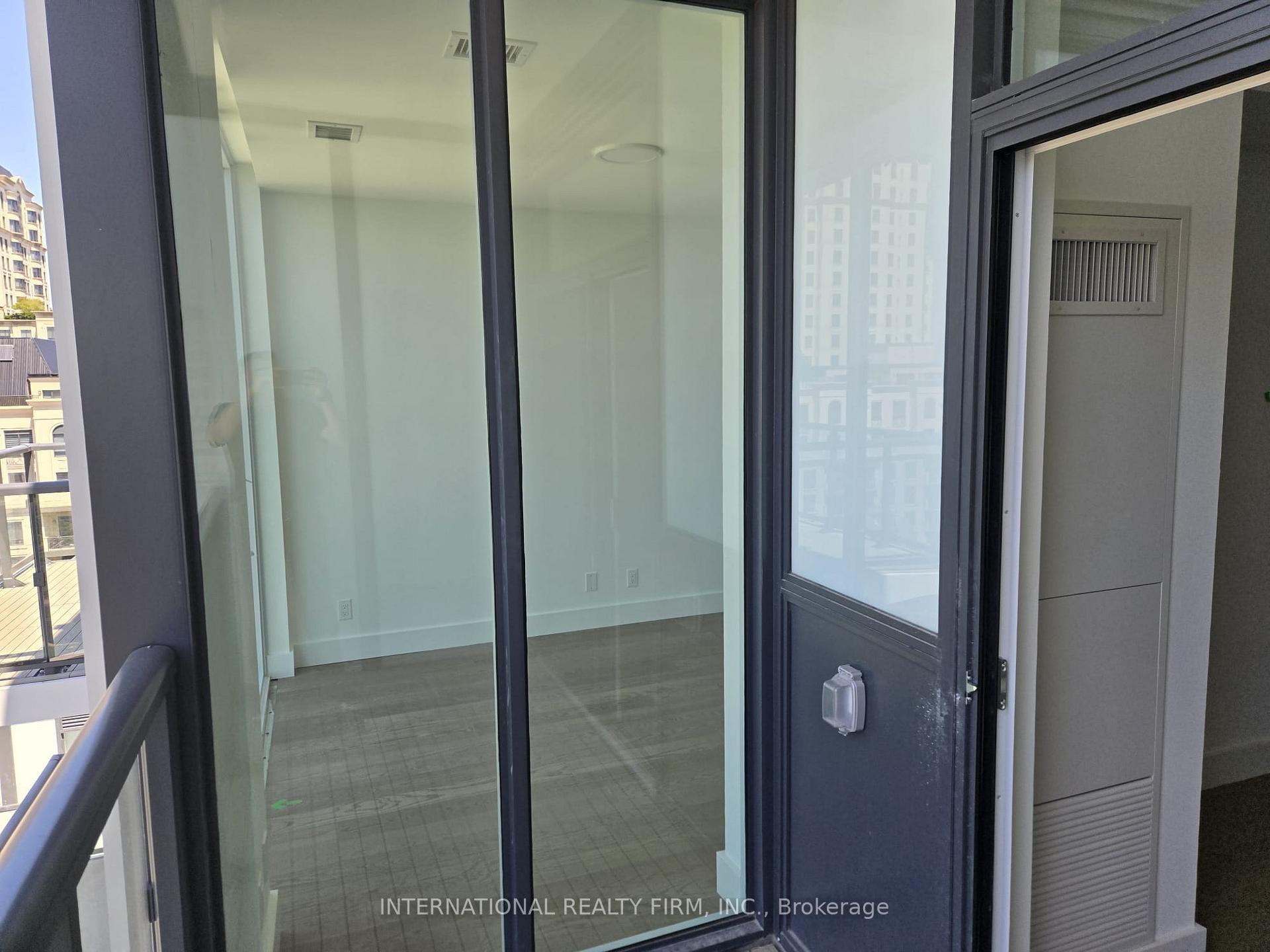 Photo 7 of Unit 1002, 6 Greenbriar Road E, North York, Bayview Village — HOMEH