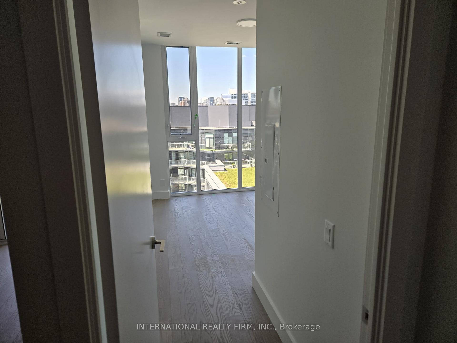 Photo 8 of Unit 1002, 6 Greenbriar Road E, North York, Bayview Village — HOMEH