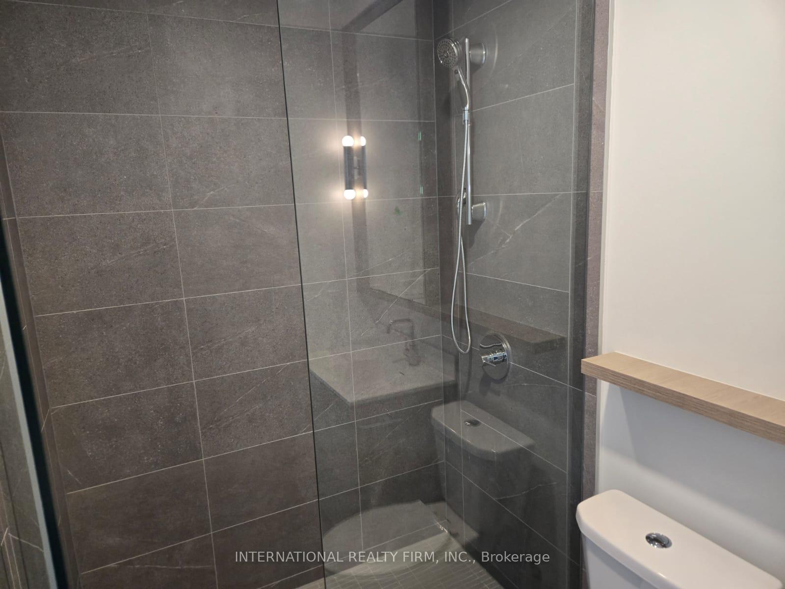 Photo 12 of Unit 1002, 6 Greenbriar Road E, North York, Bayview Village — HOMEH