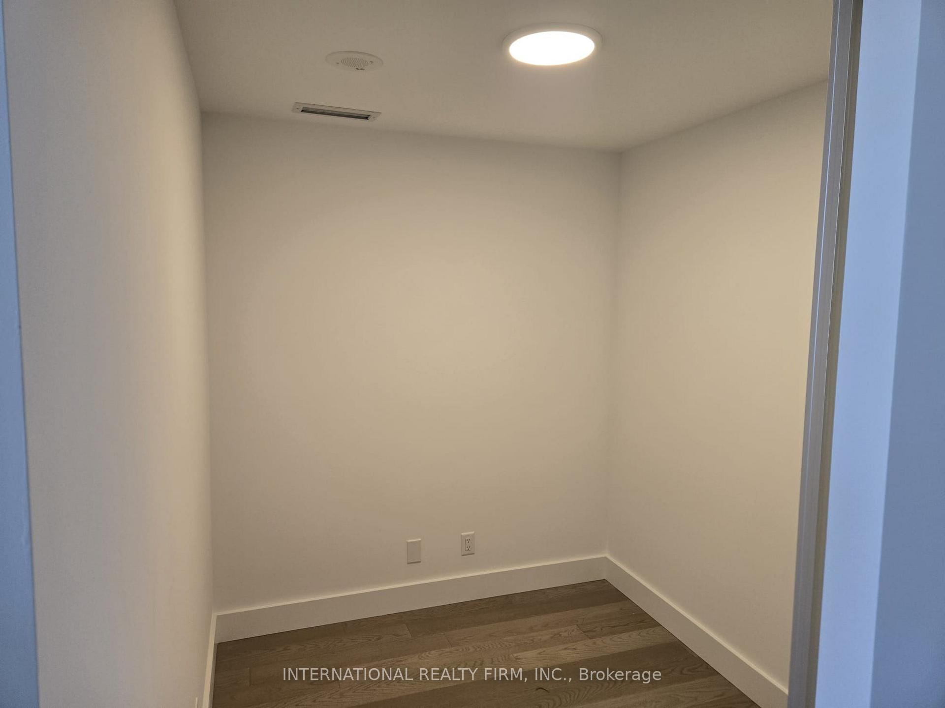 Photo 13 of Unit 1002, 6 Greenbriar Road E, North York, Bayview Village — HOMEH