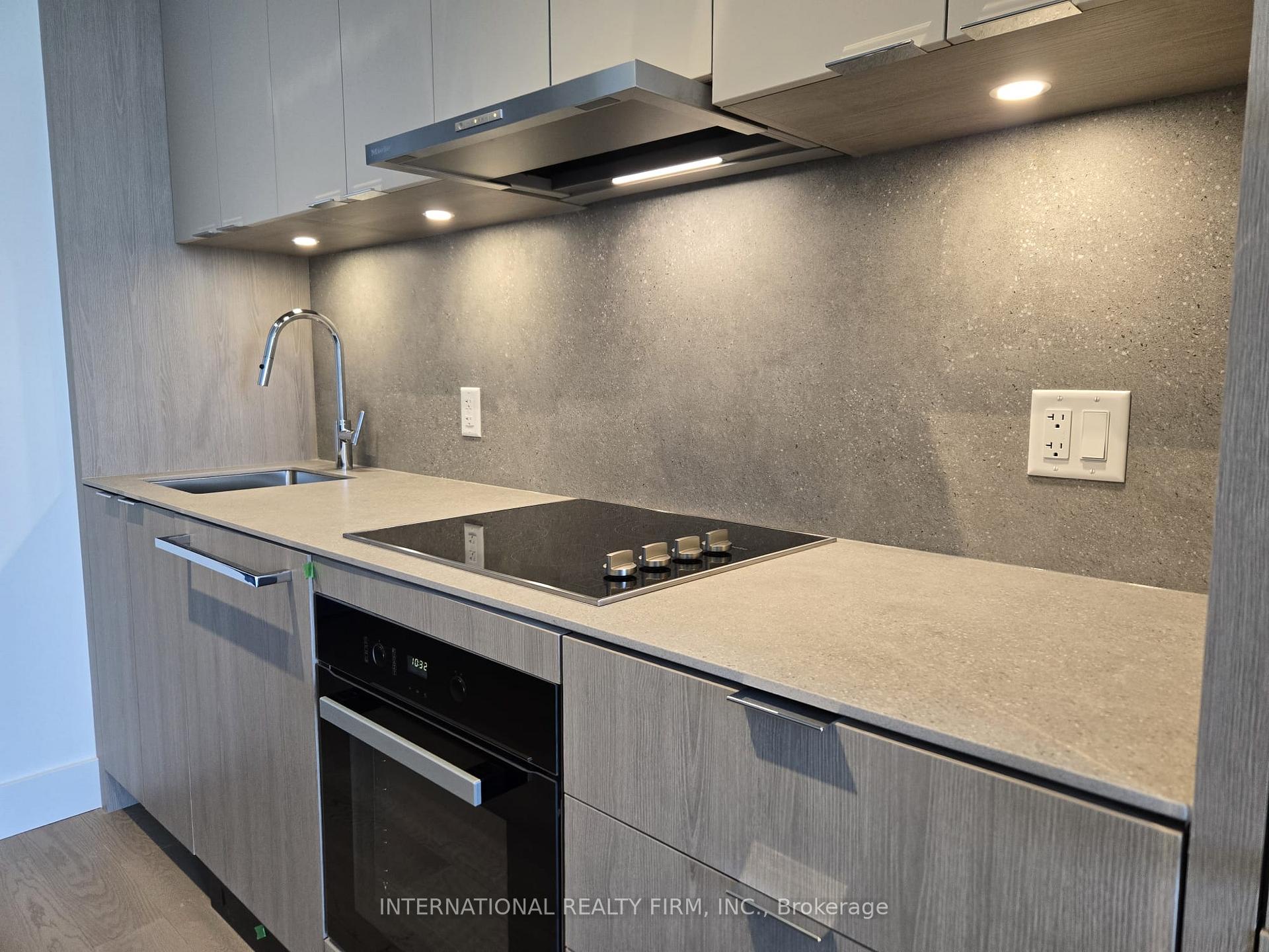 Photo 14 of Unit 1002, 6 Greenbriar Road E, North York, Bayview Village — HOMEH