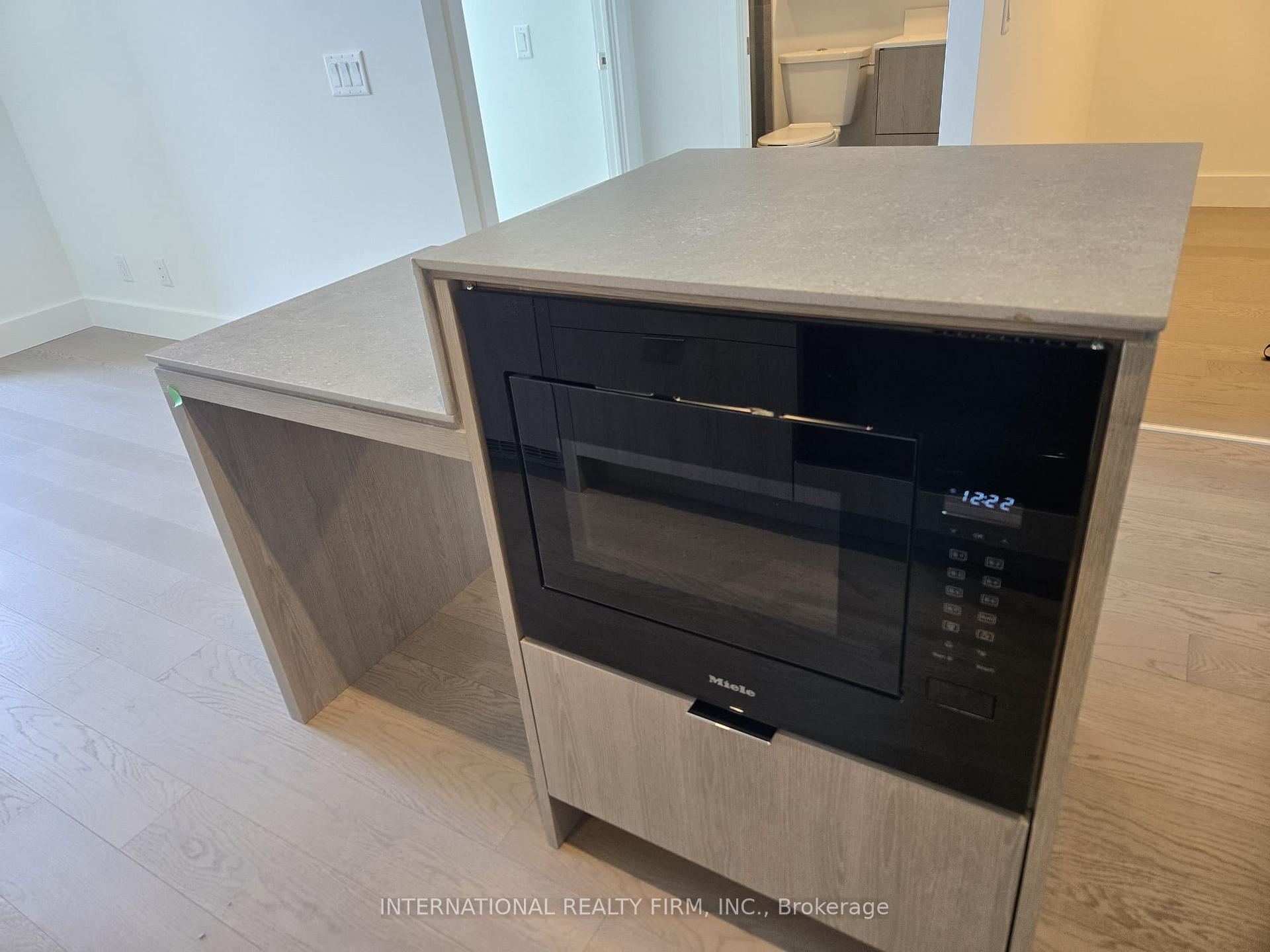 Photo 17 of Unit 1002, 6 Greenbriar Road E, North York, Bayview Village — HOMEH