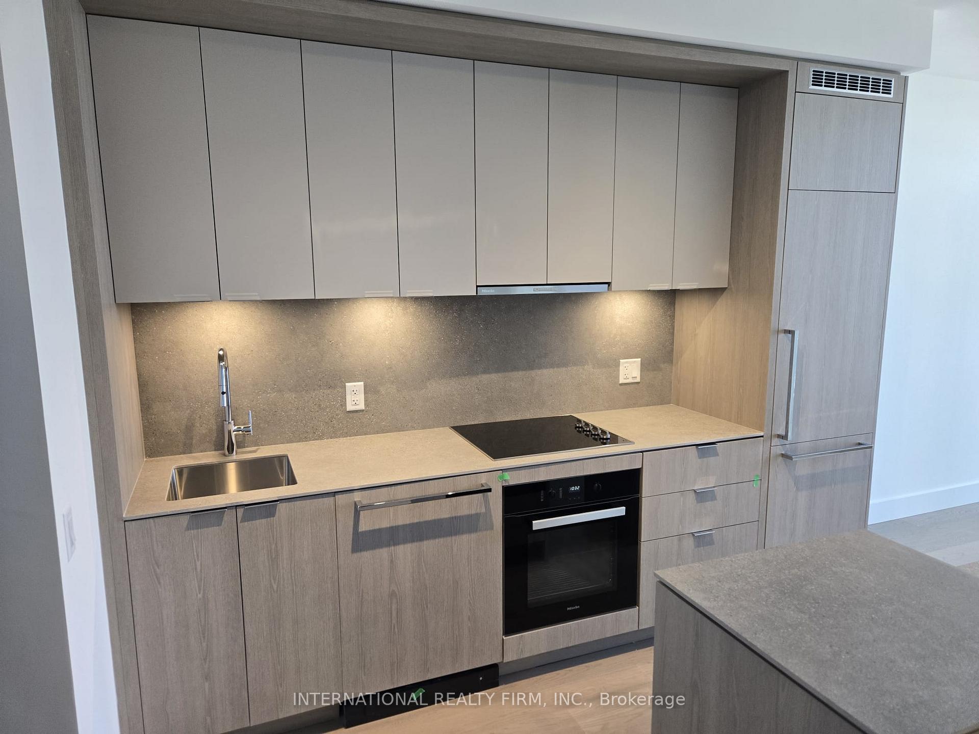 Photo 18 of Unit 1002, 6 Greenbriar Road E, North York, Bayview Village — HOMEH