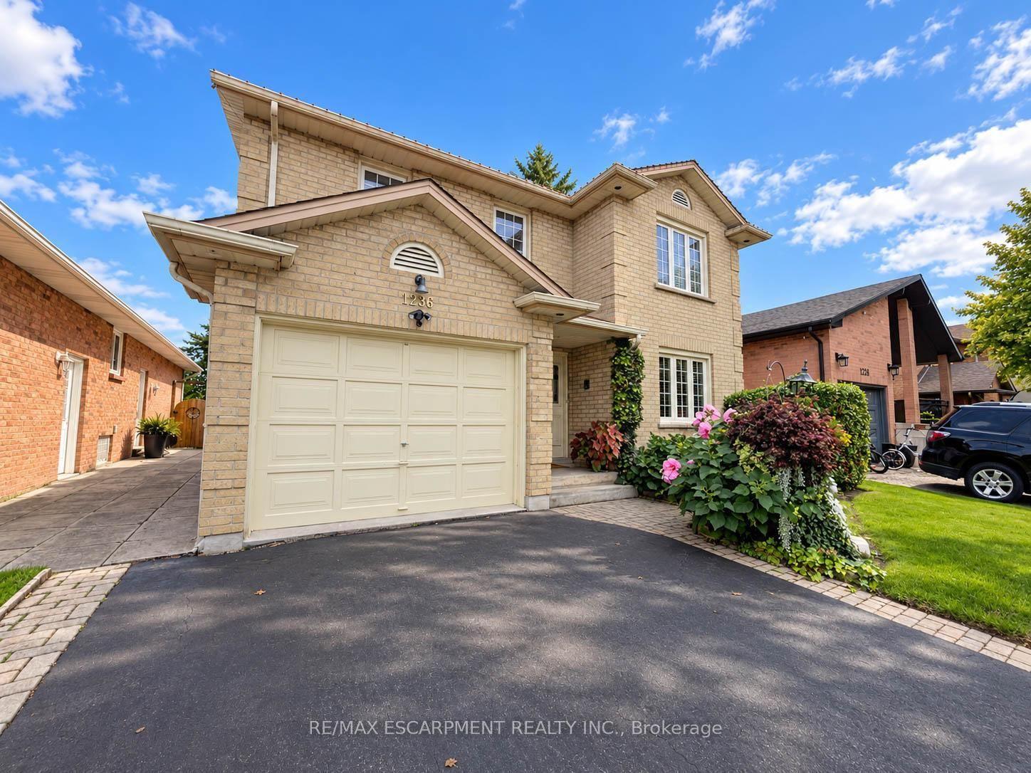 Photo 3 of 1236 Thorpe Road, Burlington, Brant — HOMEH