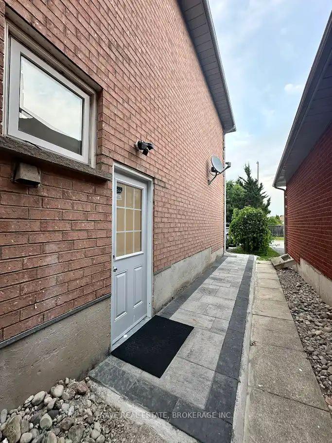 Photo 2 of Unit Basement, 2 Dumaurier Crescent, Richmond Hill, Devonsleigh — HOMEH