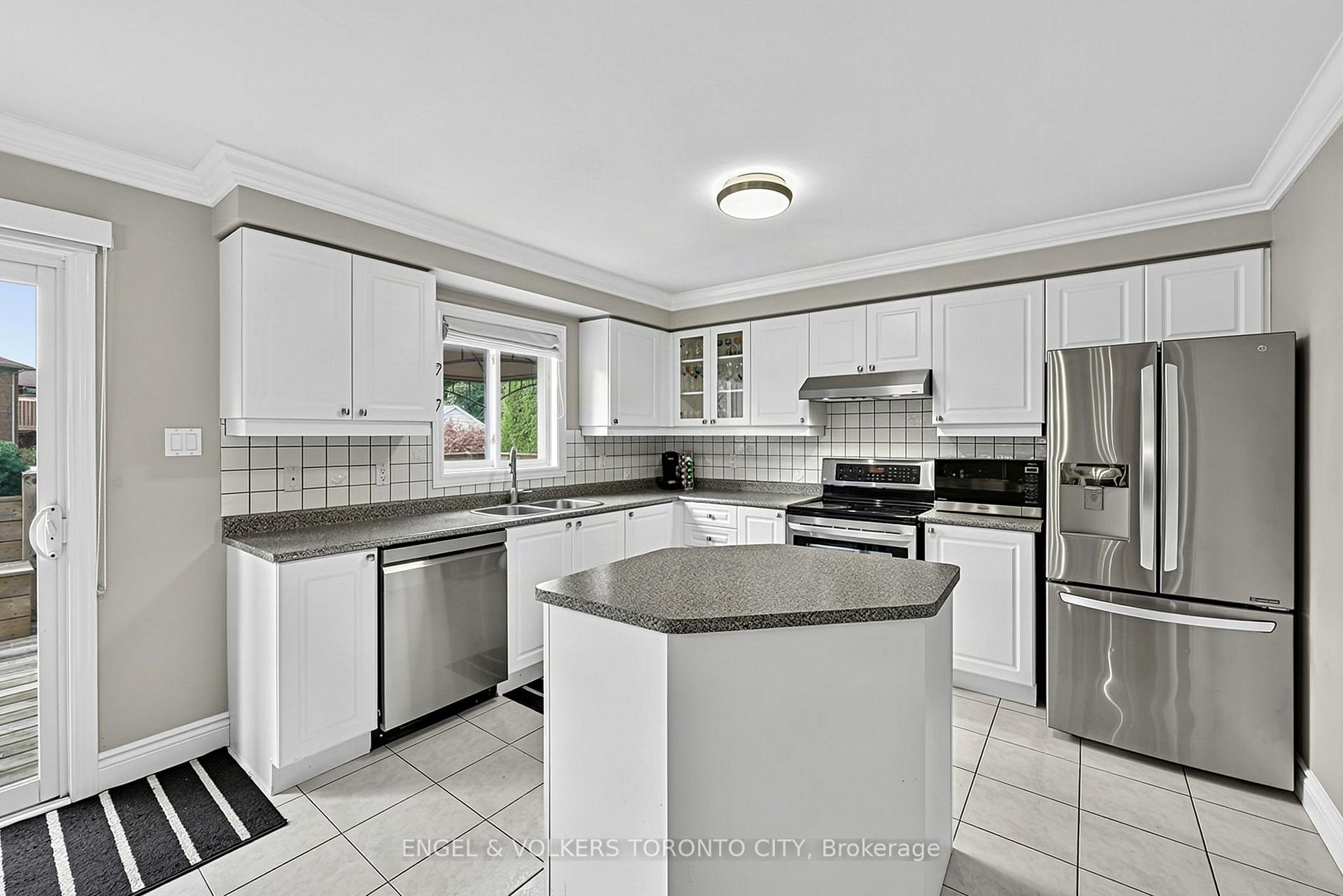 Photo 21 of 20 Speirs Road, Barrie, Holly — HOMEH
