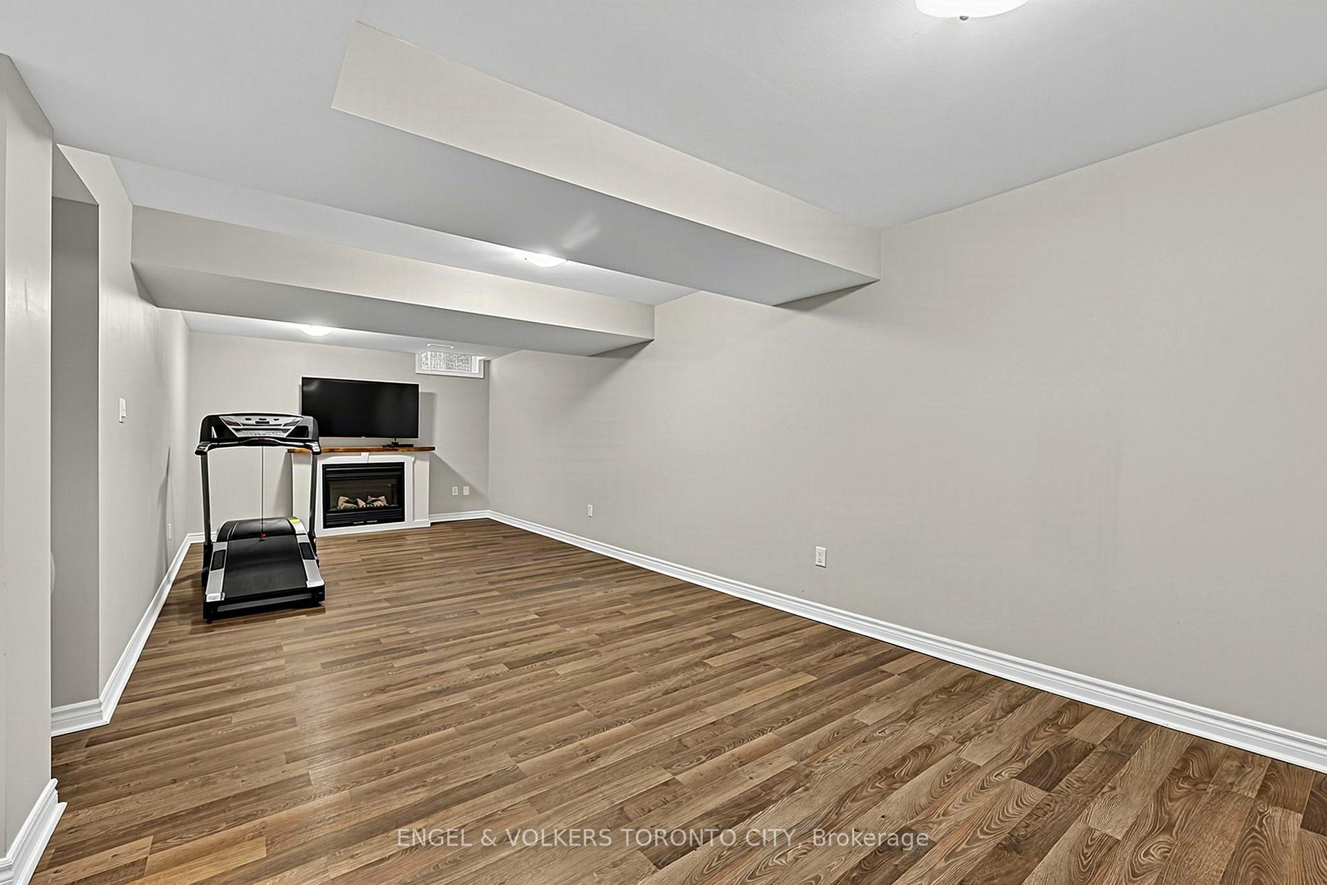 Photo 44 of 20 Speirs Road, Barrie, Holly — HOMEH