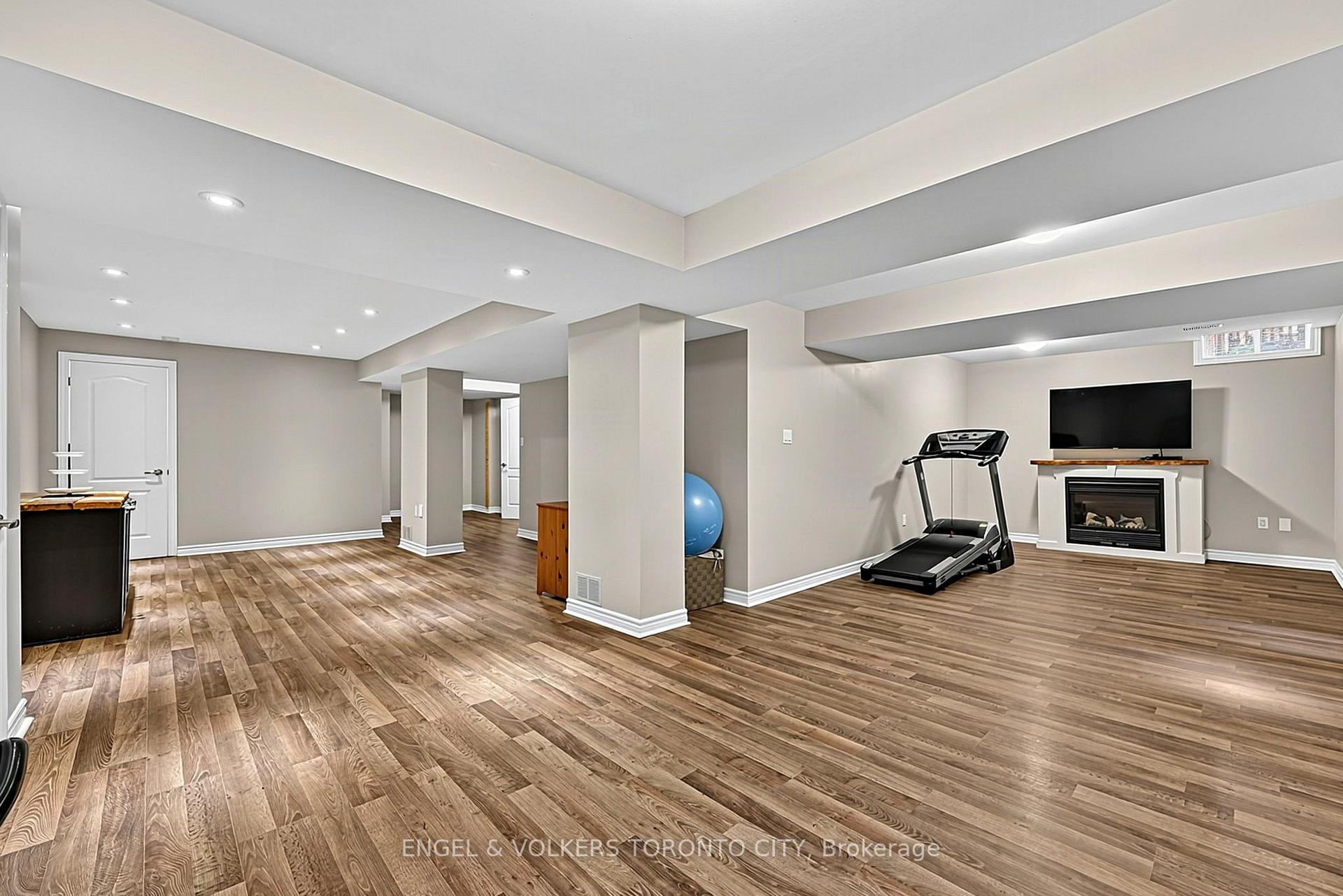 Photo 45 of 20 Speirs Road, Barrie, Holly — HOMEH