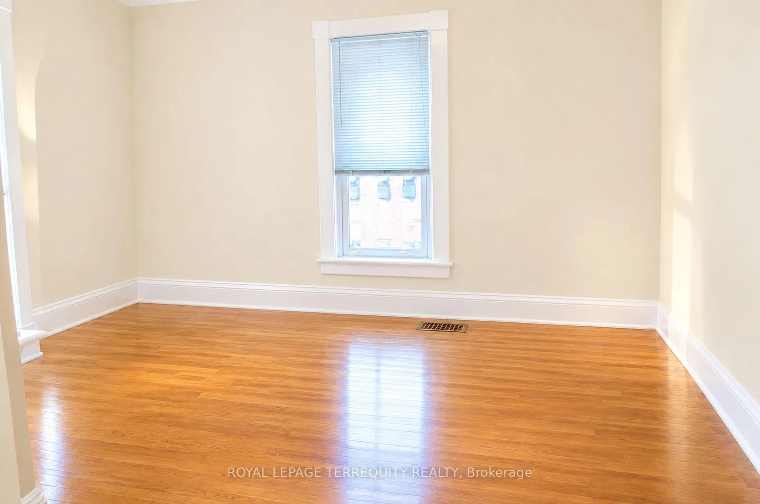 Photo 10 of 486 Hannah Street, Midland — HOMEH