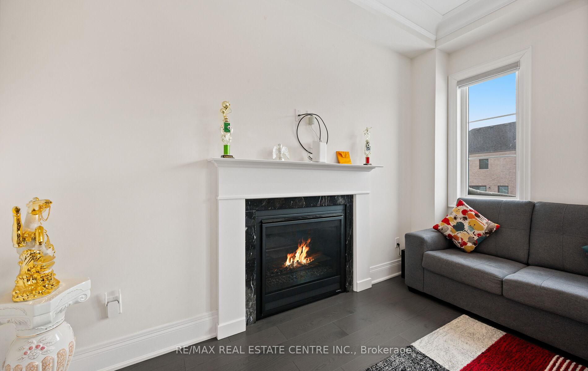 Photo 14 of 160 Wainfleet Crescent, Vaughan, Vellore Village — HOMEH