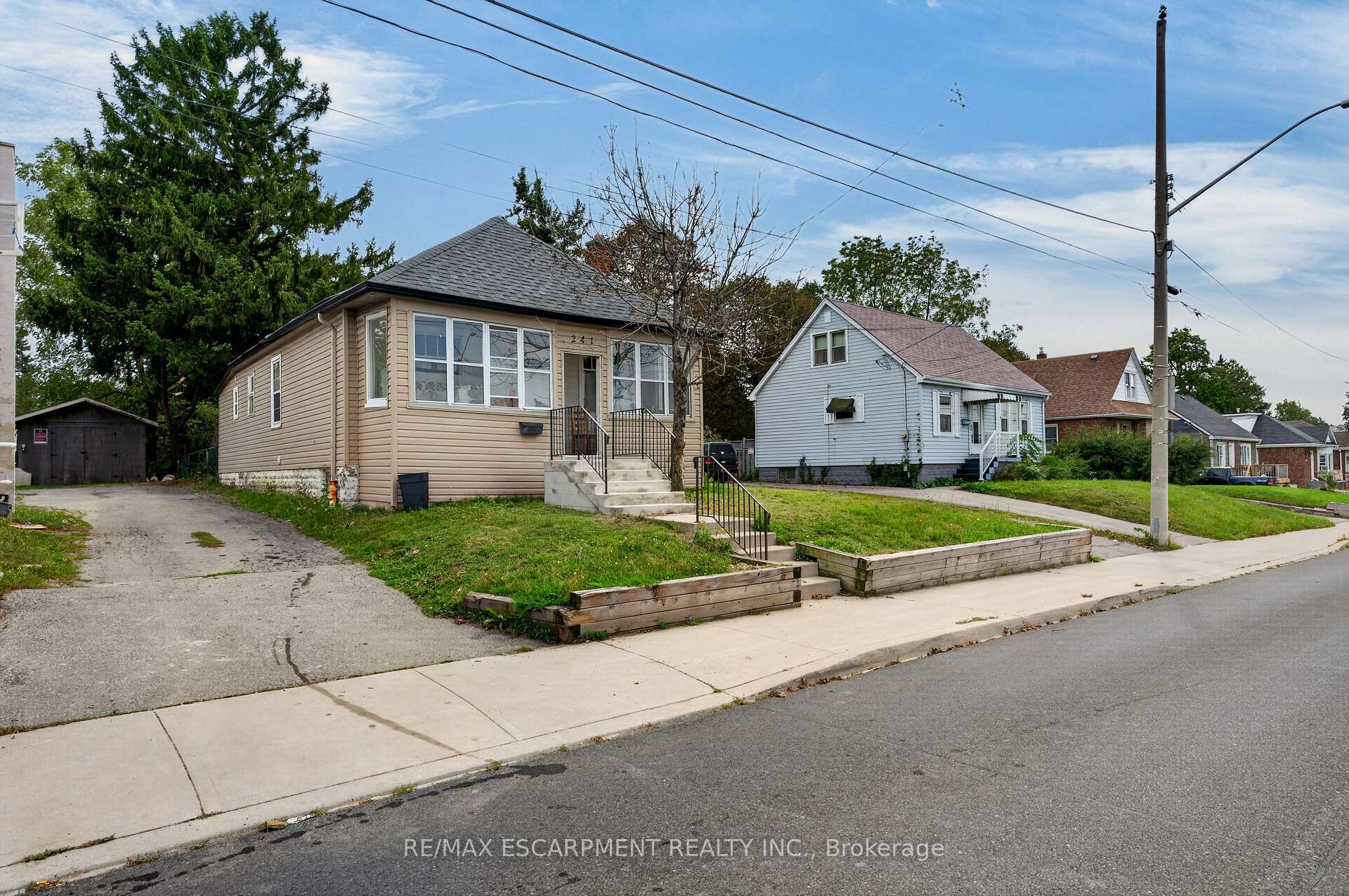 Photo 2 of 241 West 5th Street W, Hamilton, Bonnington — HOMEH