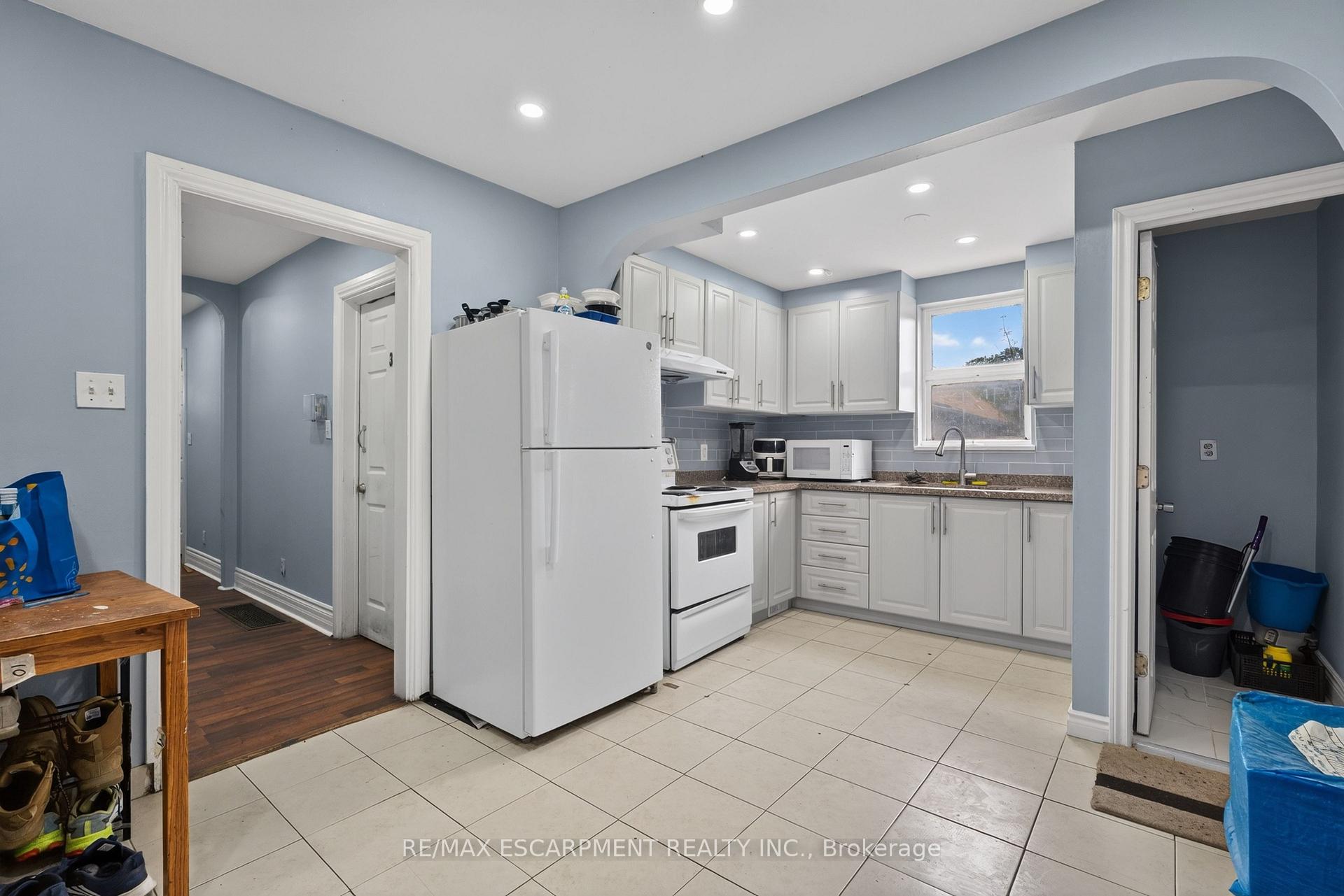 Photo 7 of 241 West 5th Street W, Hamilton, Bonnington — HOMEH