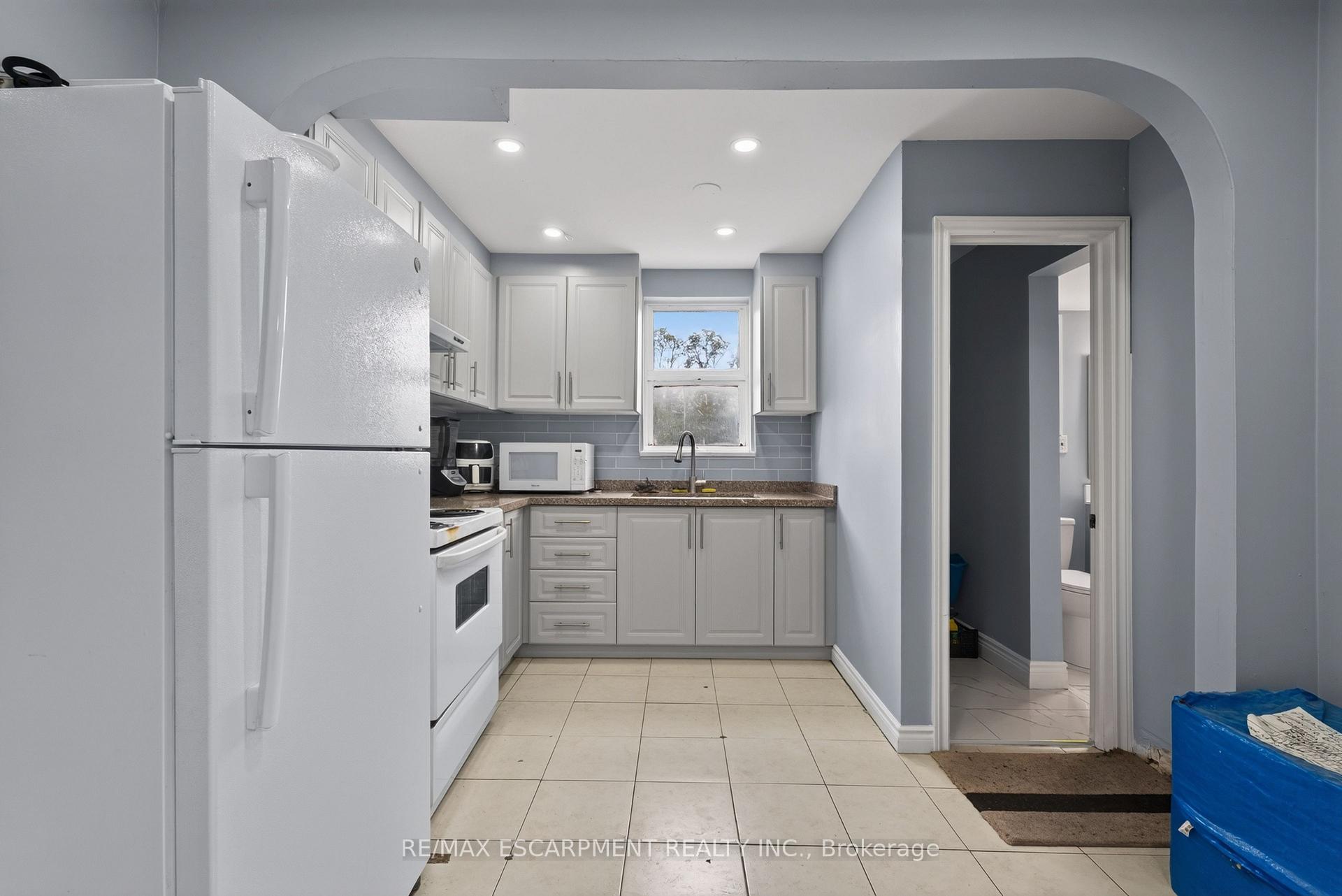 Photo 8 of 241 West 5th Street W, Hamilton, Bonnington — HOMEH