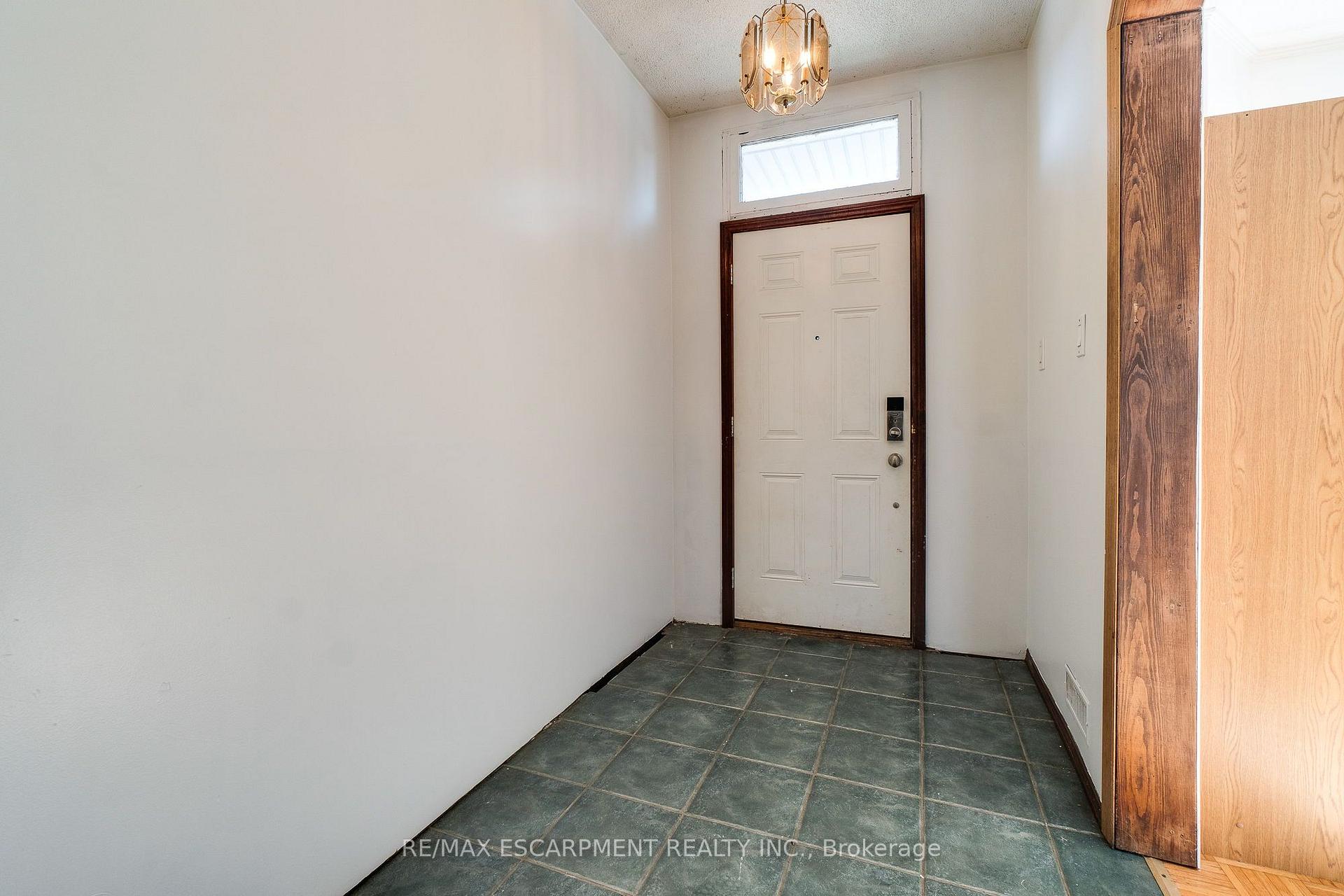 Photo 5 of 23 Oak Avenue, Hamilton, Landsdale — HOMEH