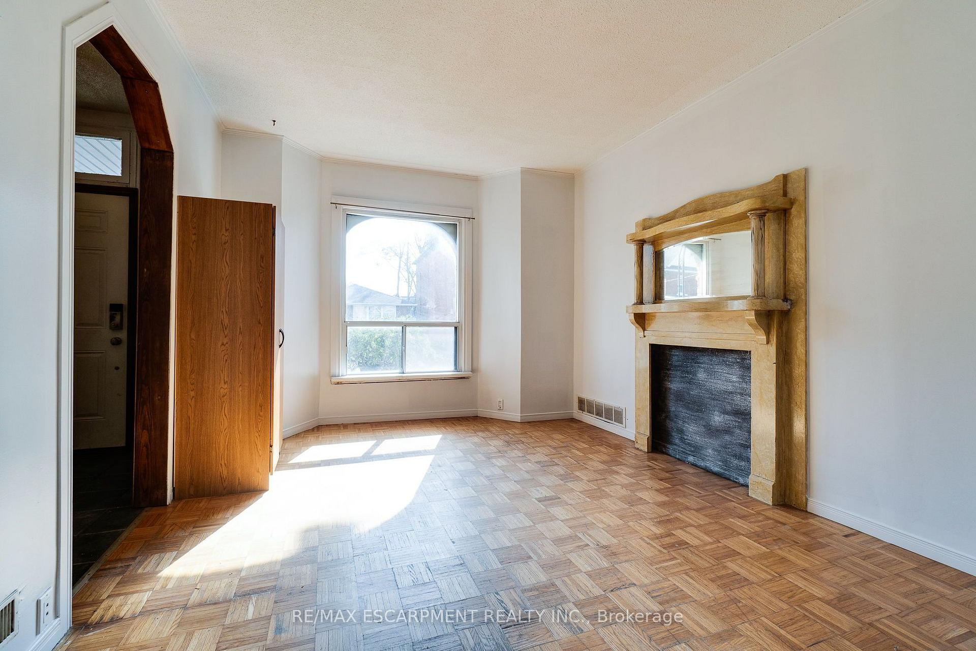 Photo 10 of 23 Oak Avenue, Hamilton, Landsdale — HOMEH