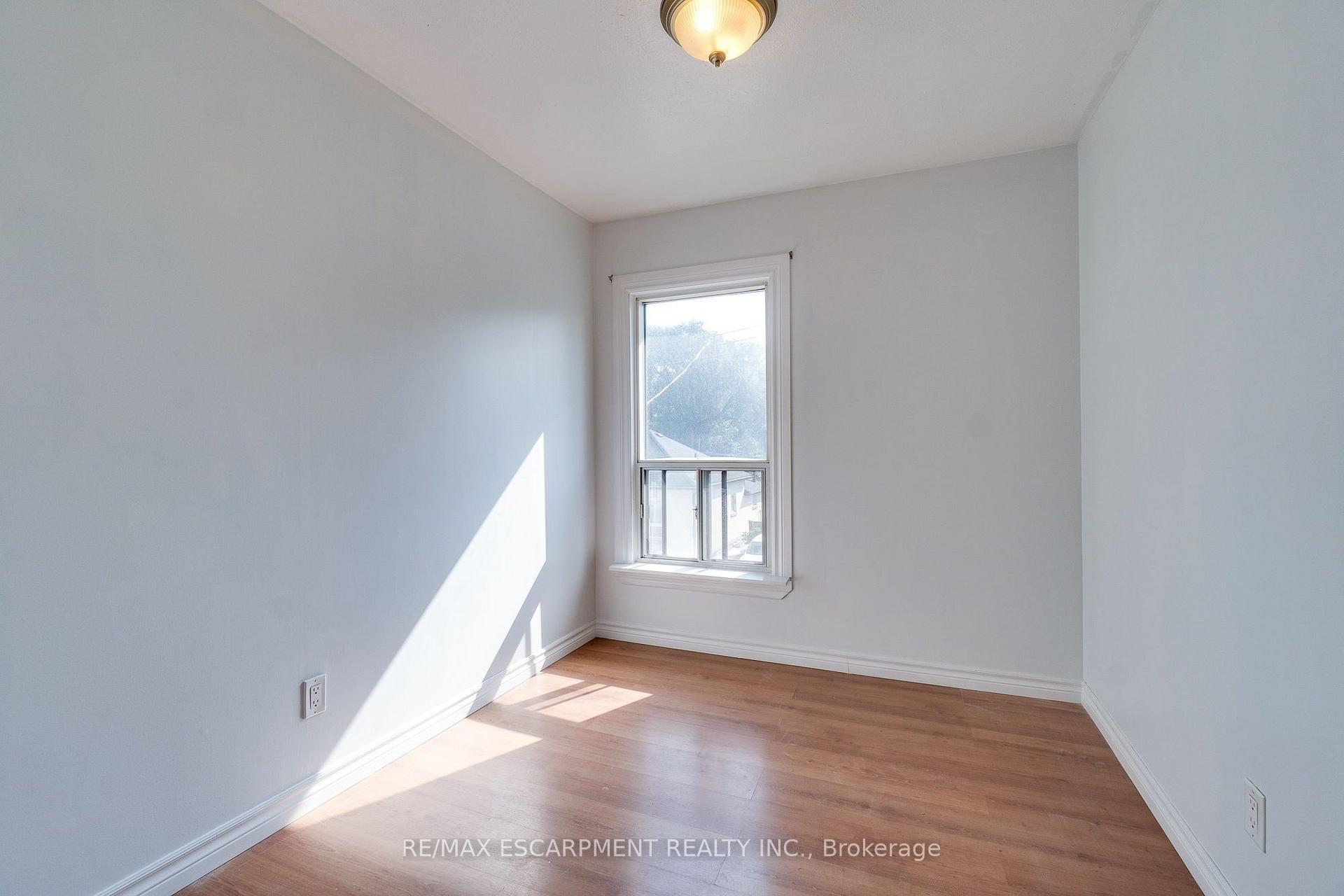 Photo 37 of 23 Oak Avenue, Hamilton, Landsdale — HOMEH