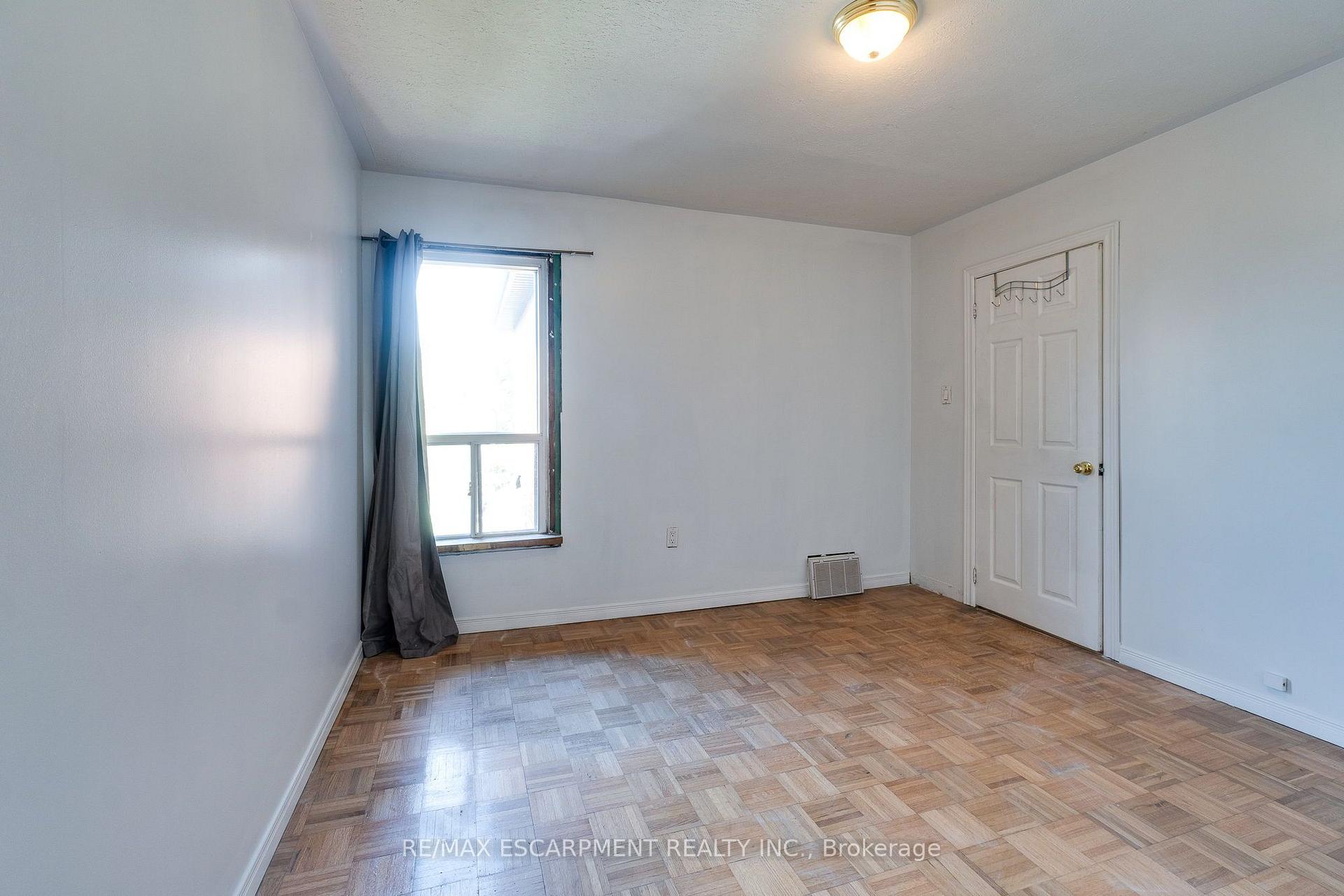 Photo 41 of 23 Oak Avenue, Hamilton, Landsdale — HOMEH