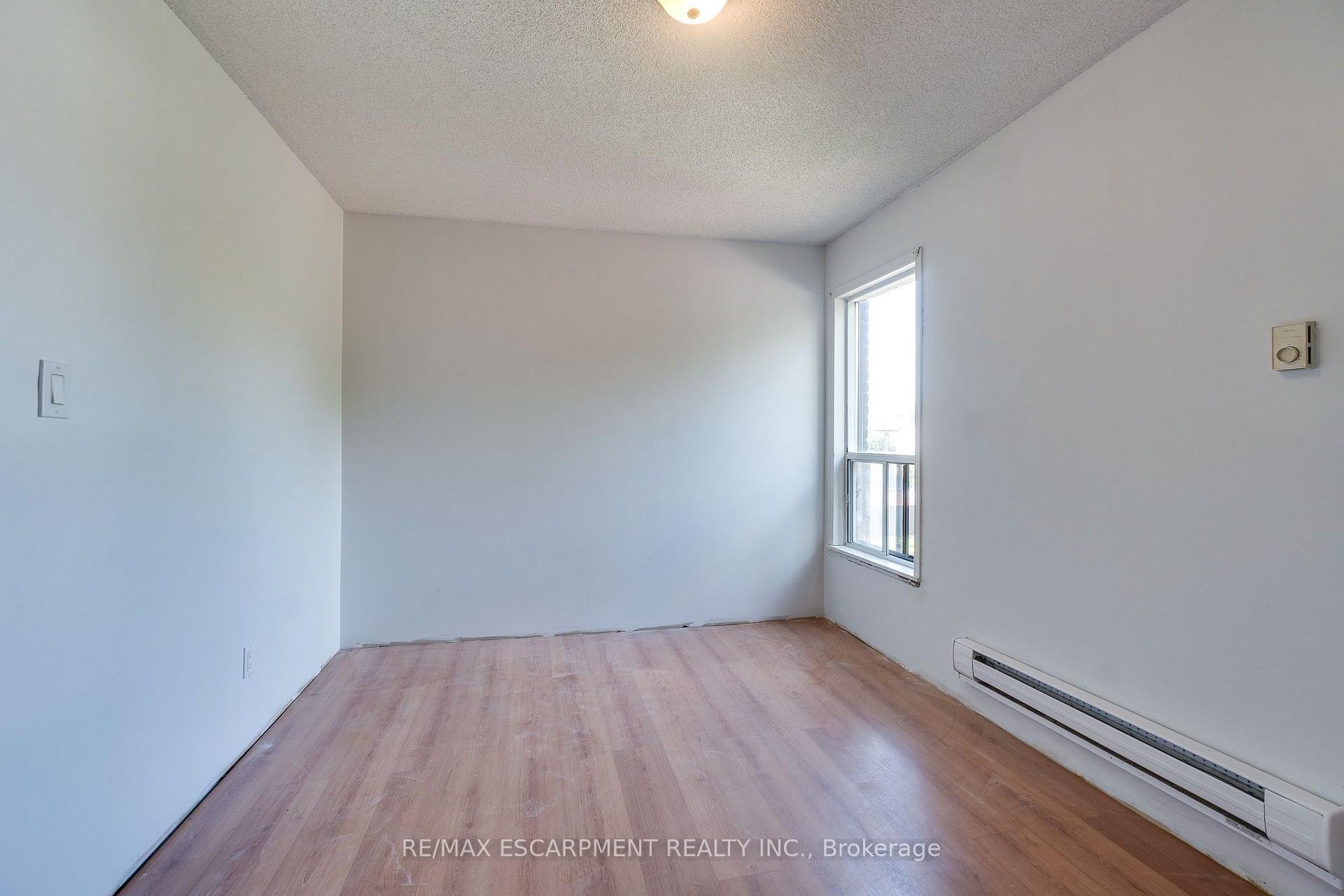 Photo 44 of 23 Oak Avenue, Hamilton, Landsdale — HOMEH