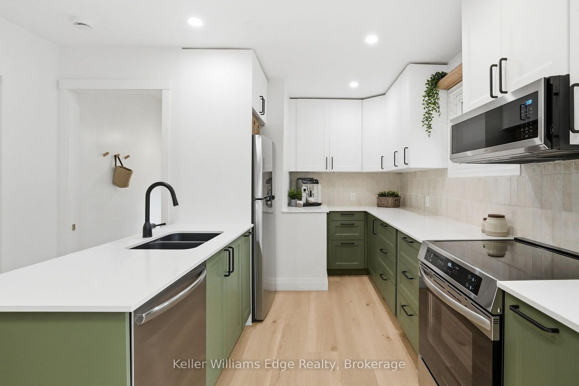 Photo 8 of 131 West 34th Street, Hamilton, Westcliffe — HOMEH