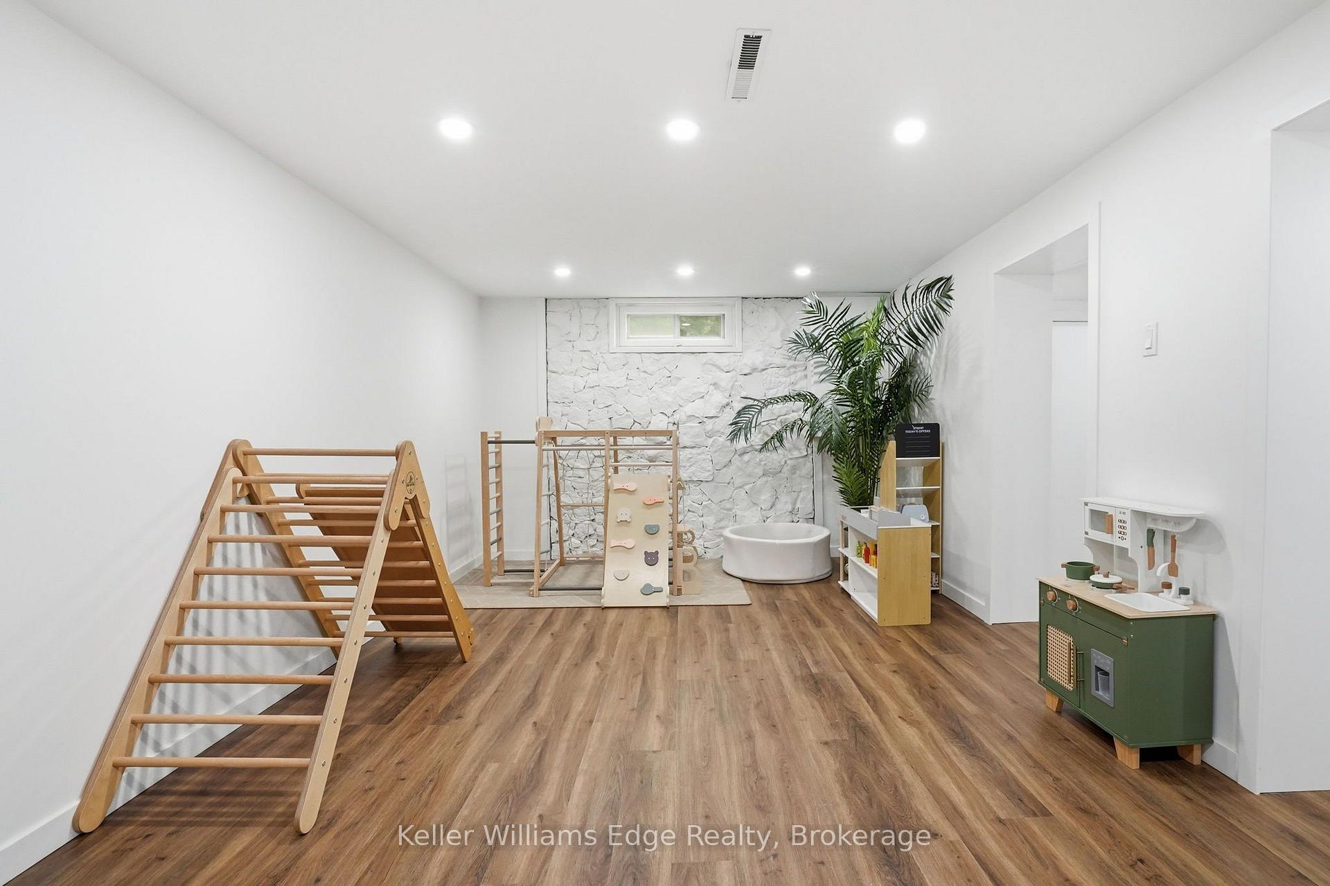 Photo 29 of 131 West 34th Street, Hamilton, Westcliffe — HOMEH
