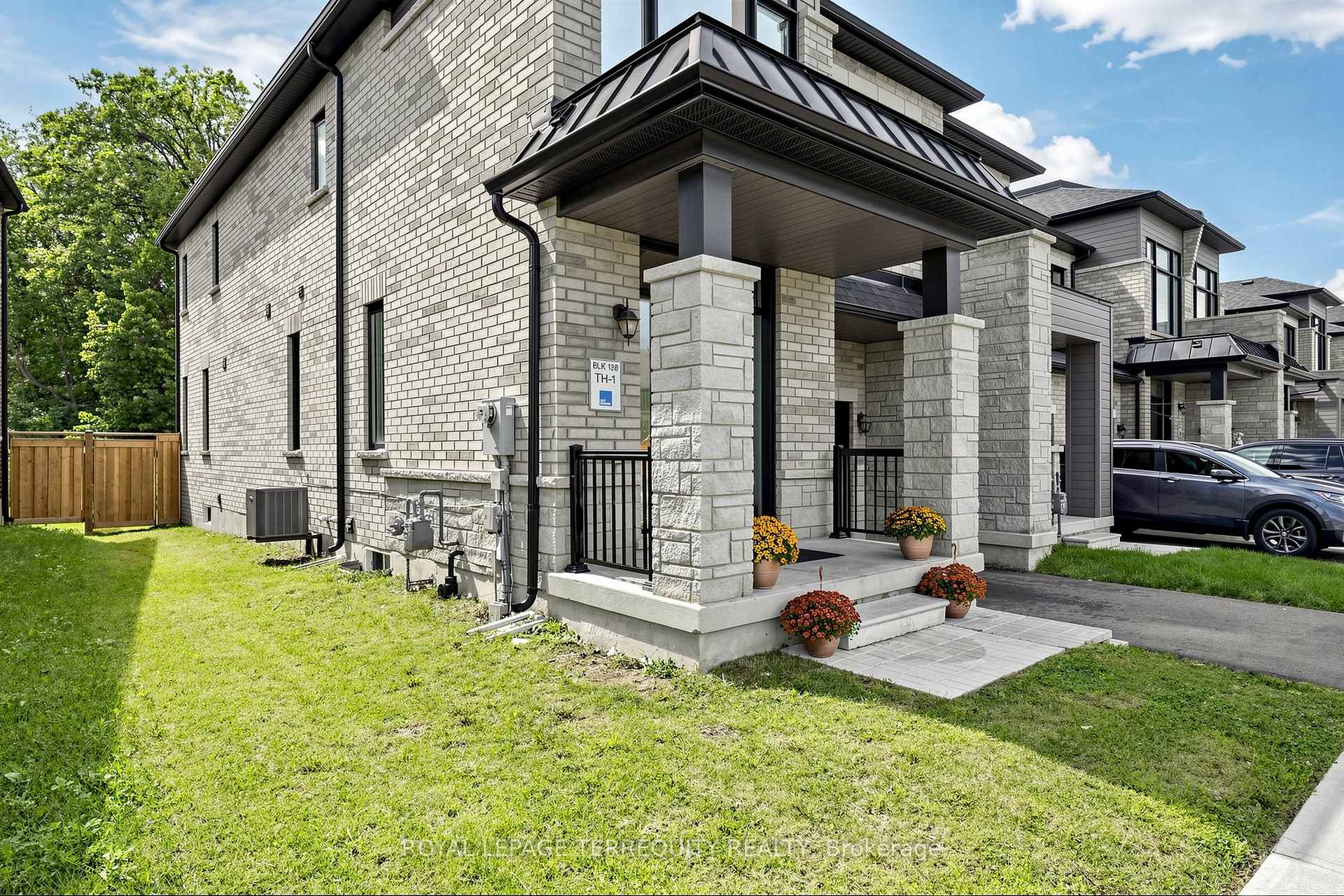 Photo 2 of 1456 Rose Way, Milton, Cobban — HOMEH