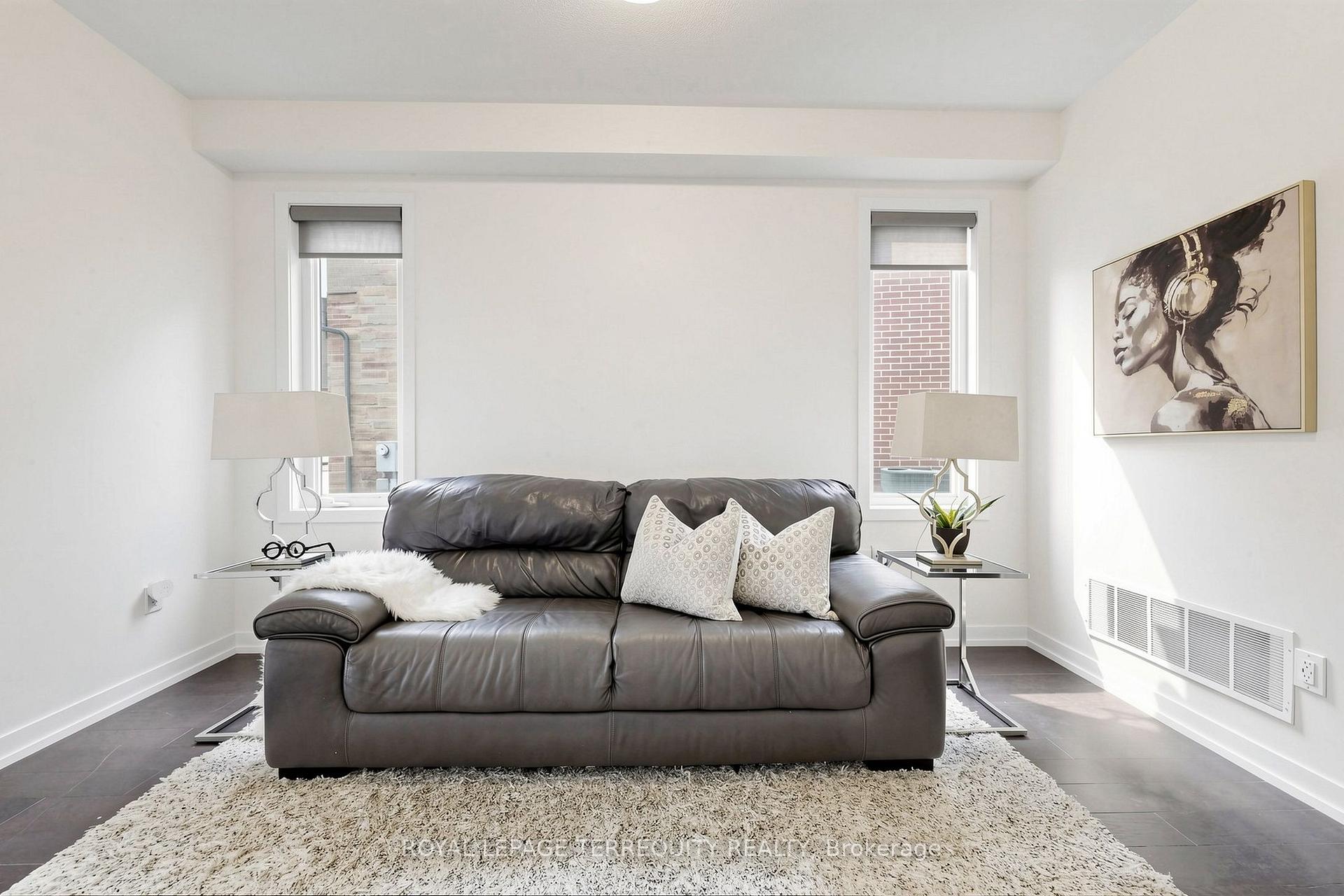 Photo 7 of 1456 Rose Way, Milton, Cobban — HOMEH
