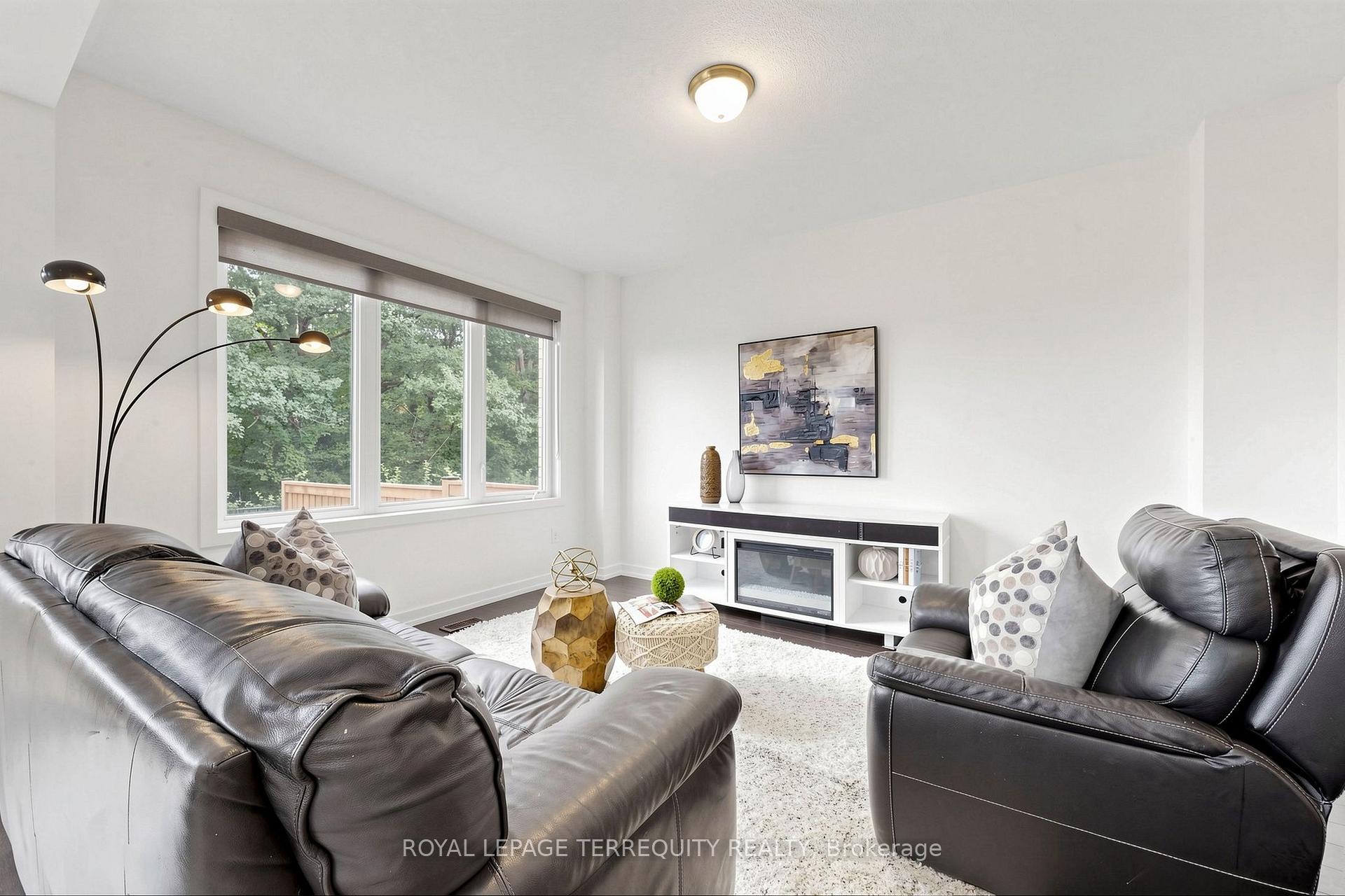 Photo 8 of 1456 Rose Way, Milton, Cobban — HOMEH
