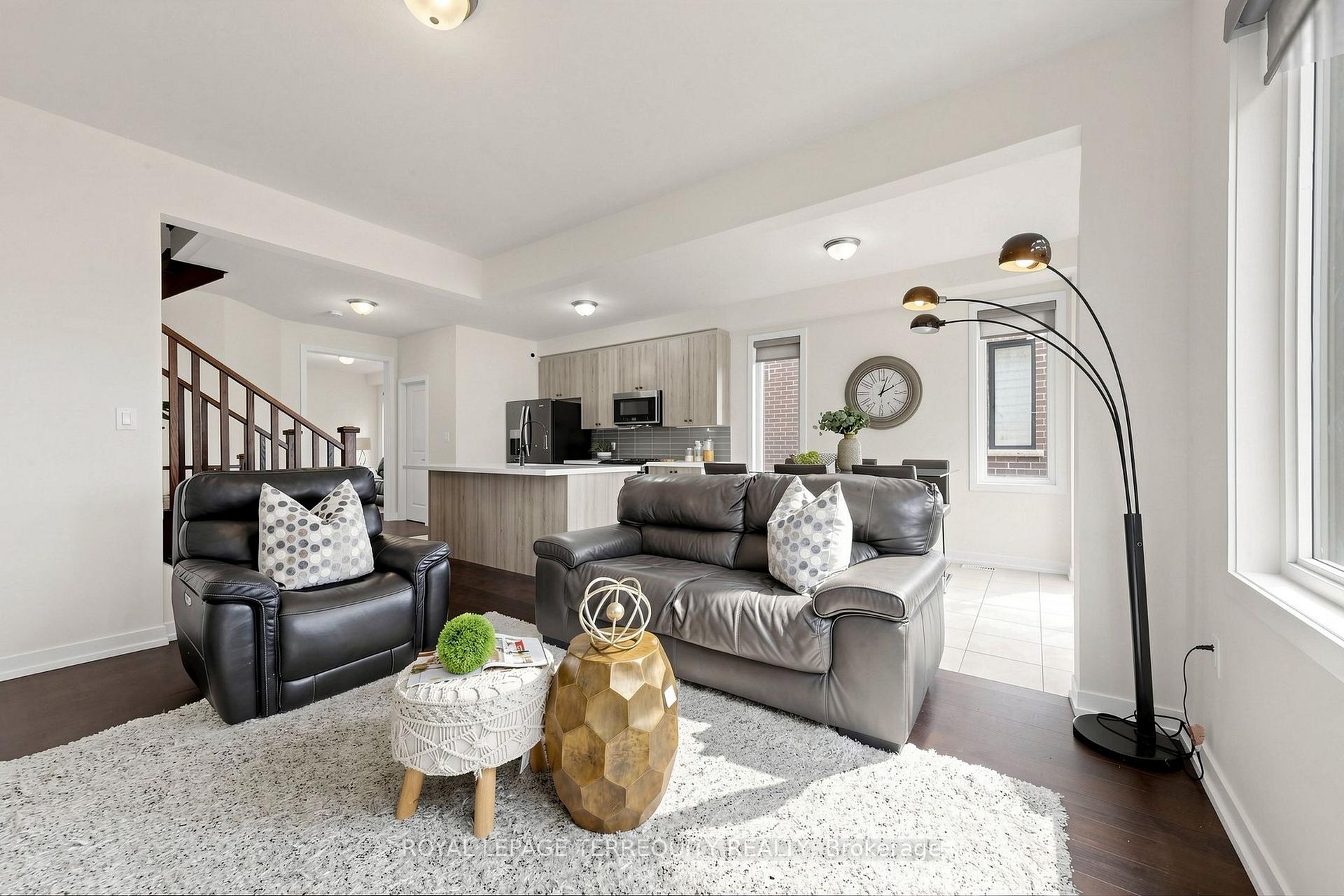 Photo 10 of 1456 Rose Way, Milton, Cobban — HOMEH