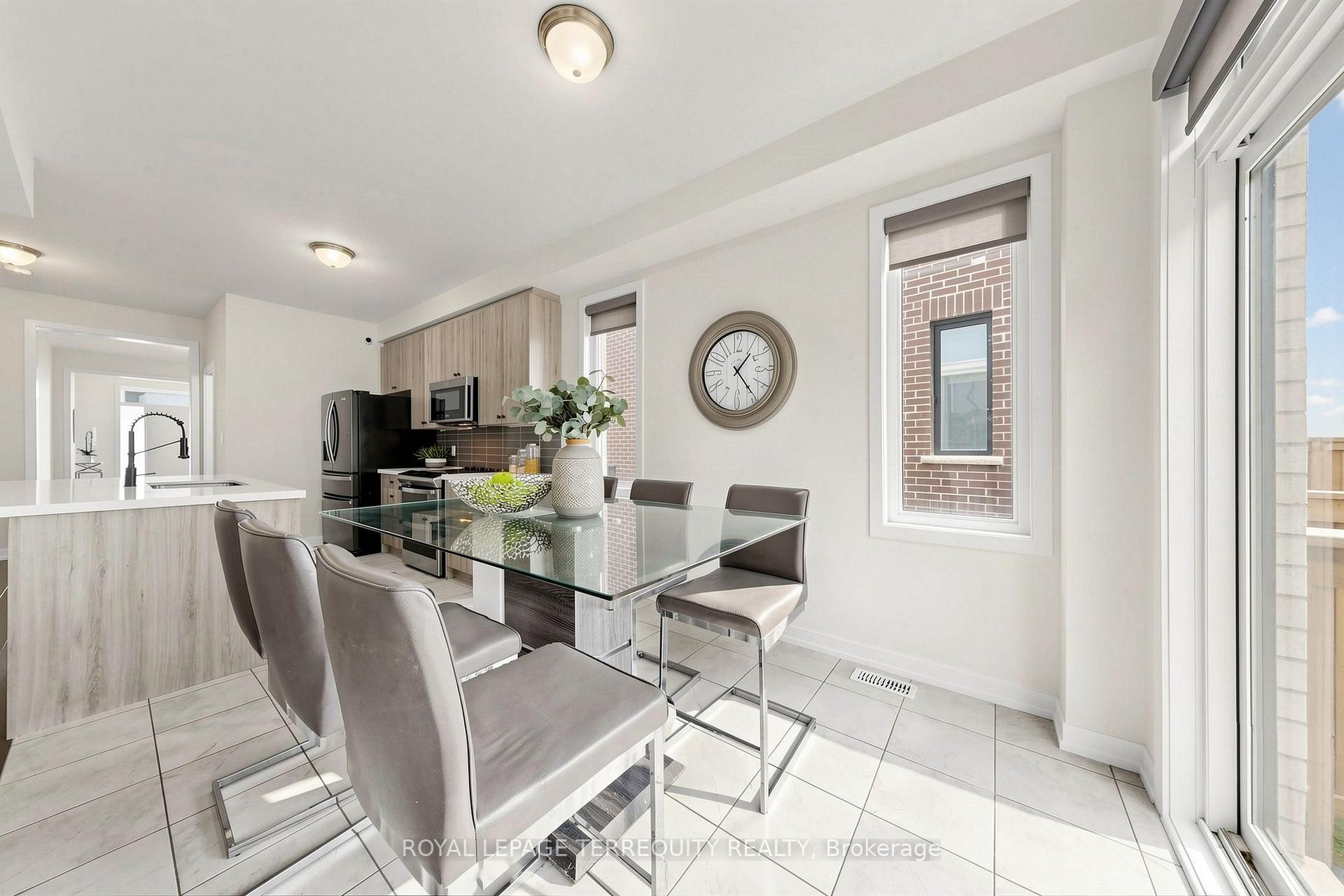 Photo 13 of 1456 Rose Way, Milton, Cobban — HOMEH
