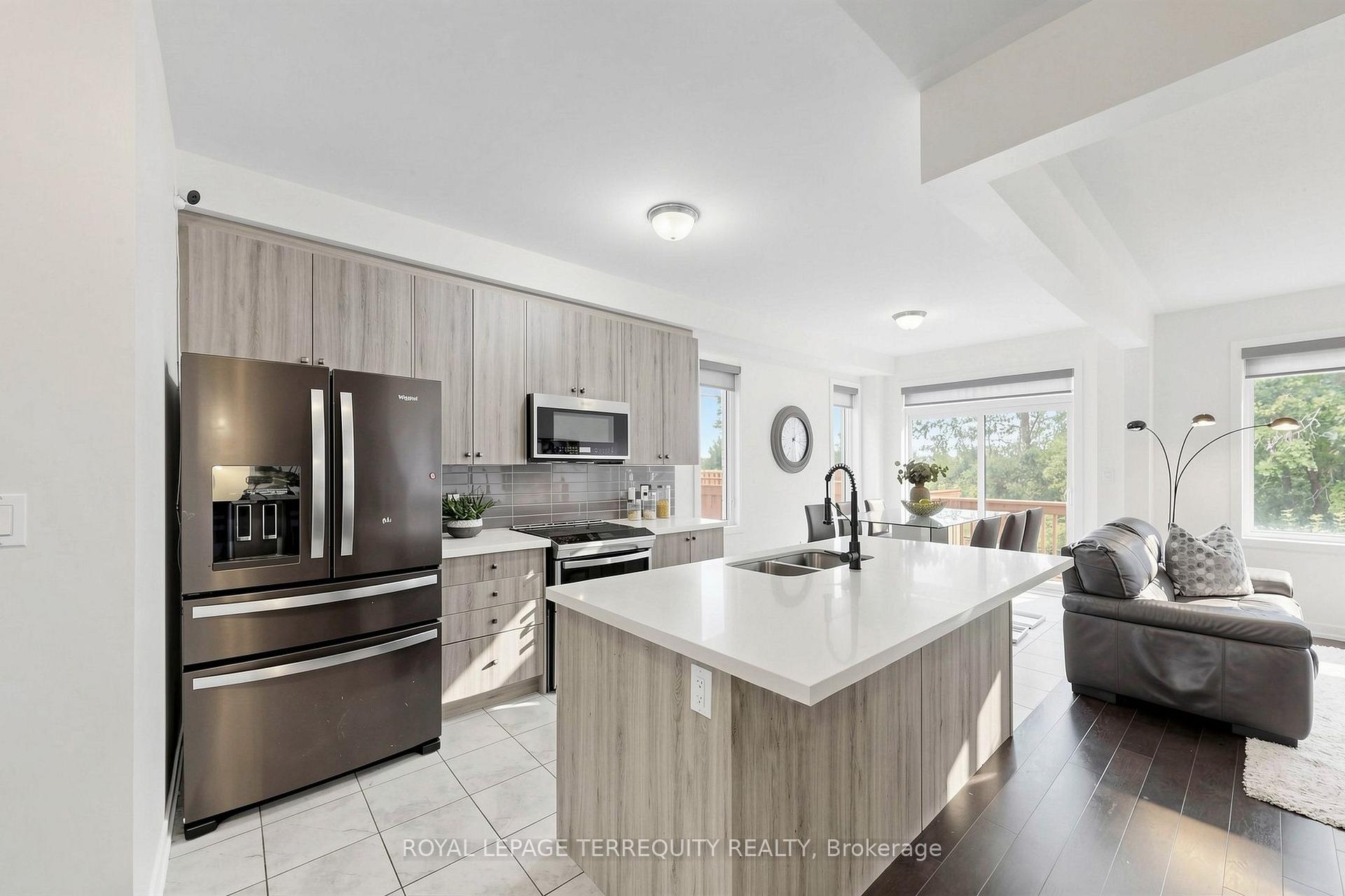 Photo 14 of 1456 Rose Way, Milton, Cobban — HOMEH
