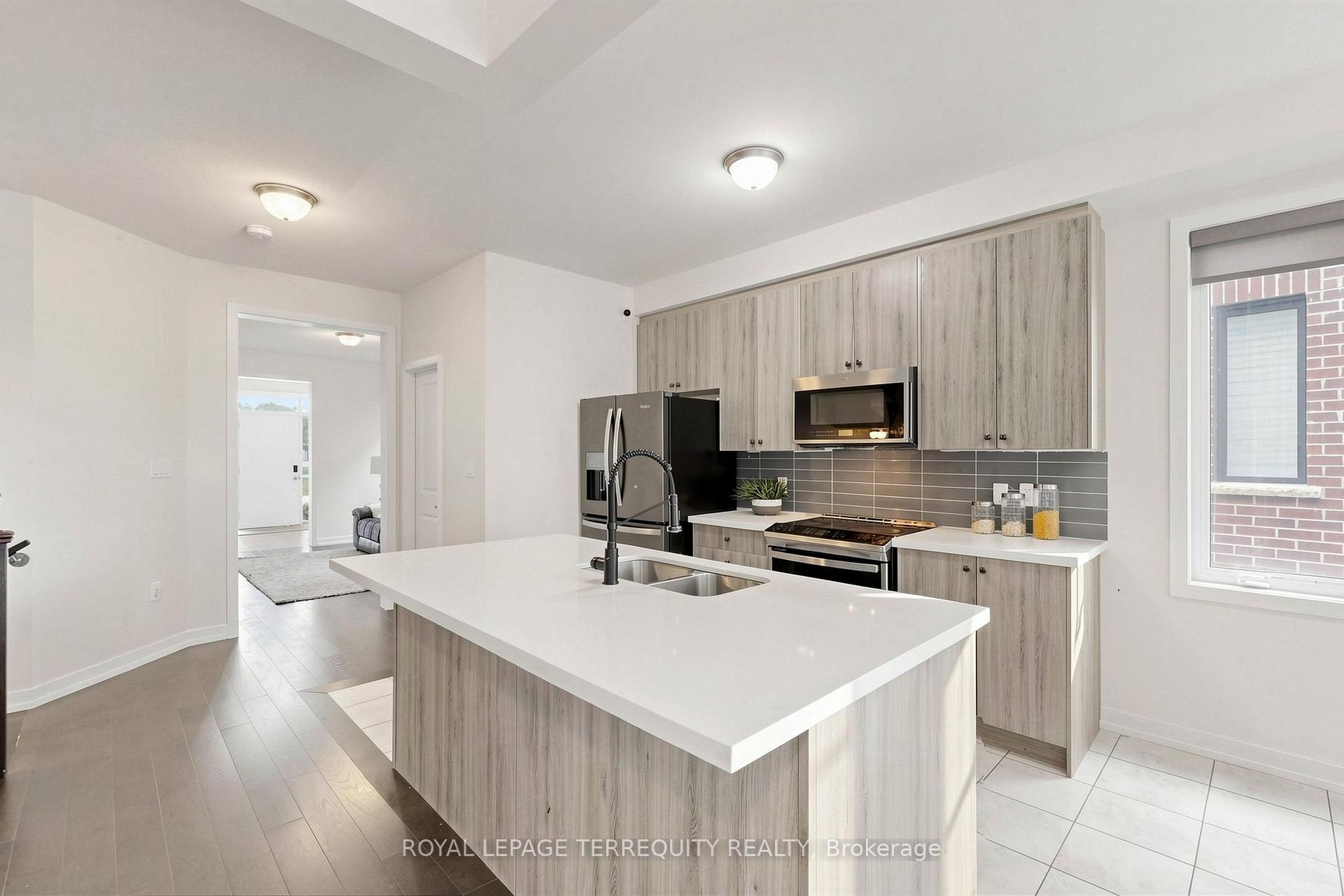 Photo 15 of 1456 Rose Way, Milton, Cobban — HOMEH