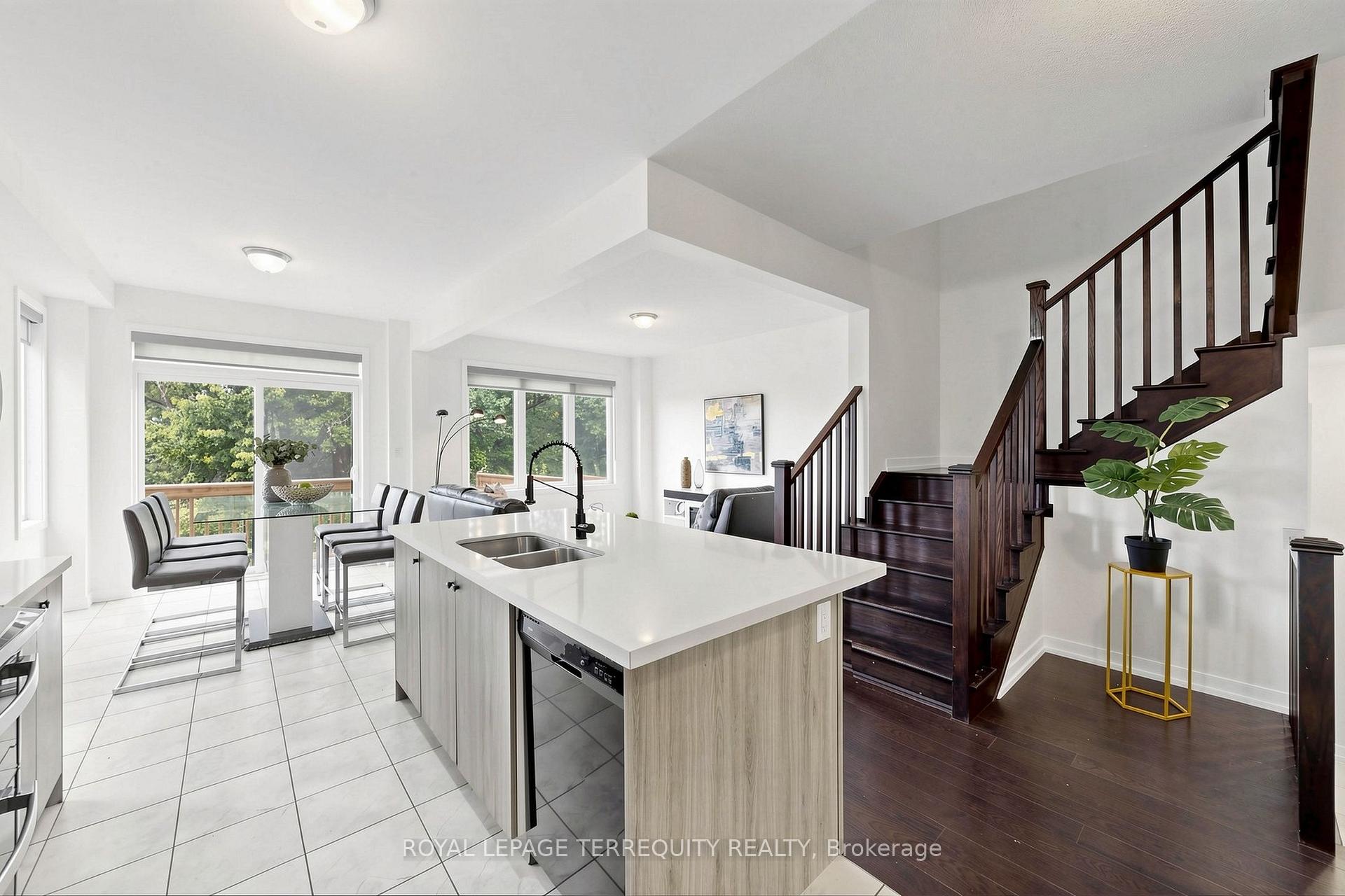 Photo 17 of 1456 Rose Way, Milton, Cobban — HOMEH