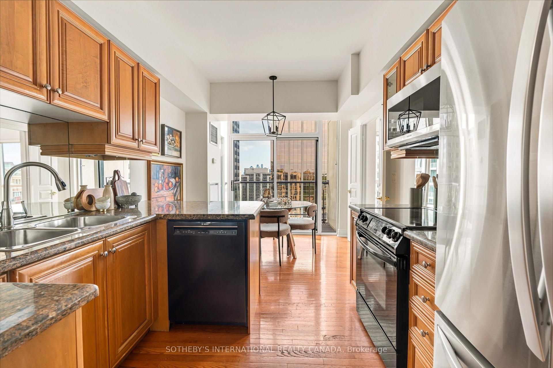 Photo 9 of Unit 1106, 10 Delisle Avenue, Toronto, Yonge-St. Clair — HOMEH
