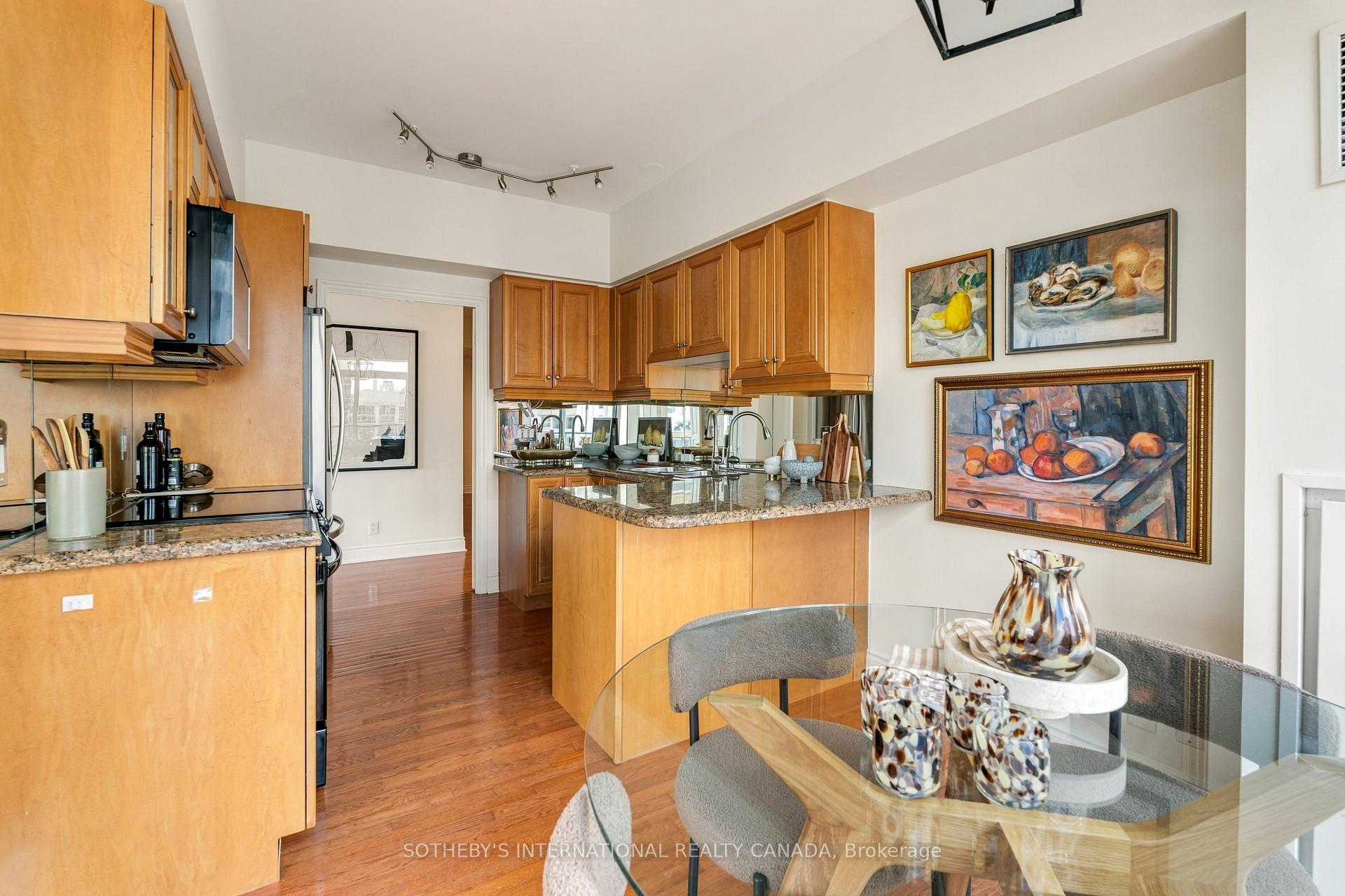 Photo 8 of Unit 1106, 10 Delisle Avenue, Toronto, Yonge-St. Clair — HOMEH