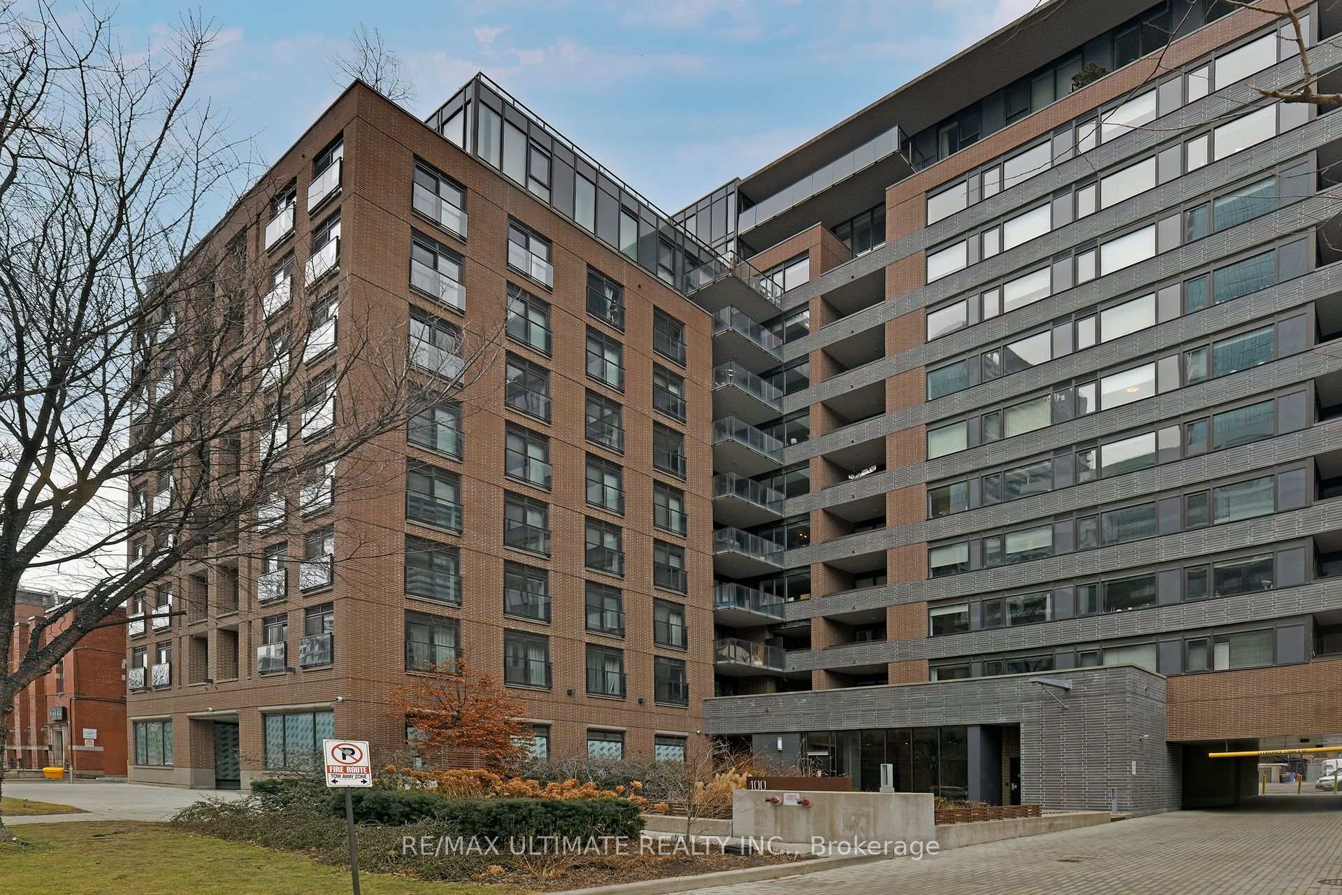 Front of Unit 609, 400 Wellington Street W