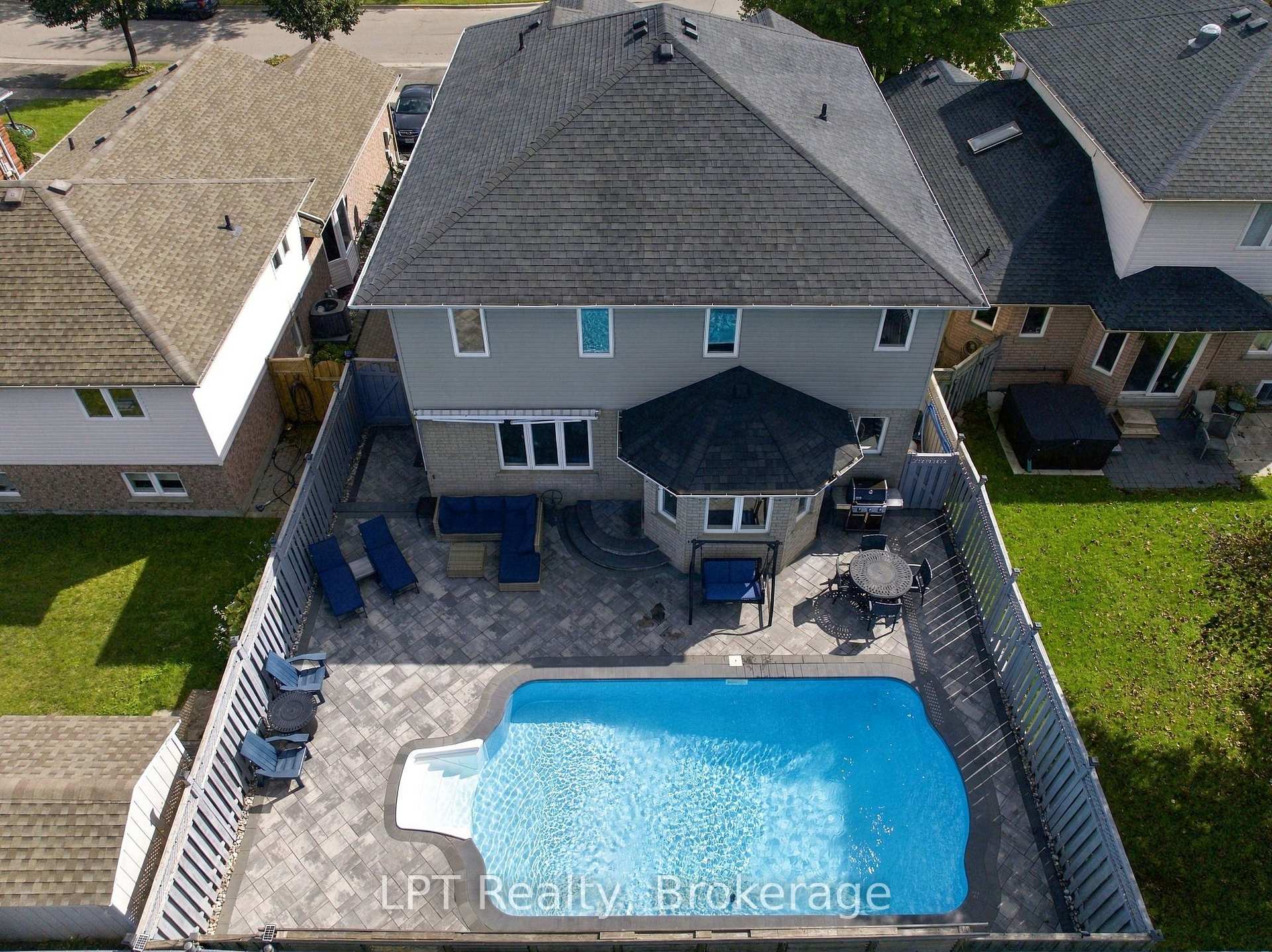 Photo 3 of 152 Sheridan Street, Oshawa, Samac — HOMEH