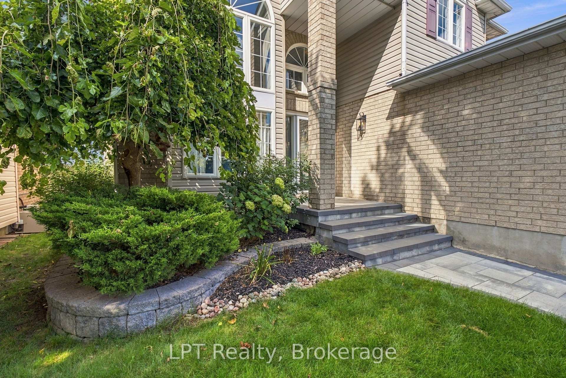 Photo 8 of 152 Sheridan Street, Oshawa, Samac — HOMEH