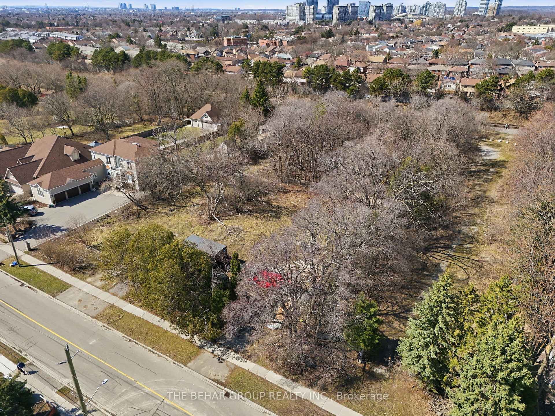 Photo 3 of 196-198 Crestwood Road, Vaughan, Crestwood-Springfarm-Yorkhill — HOMEH