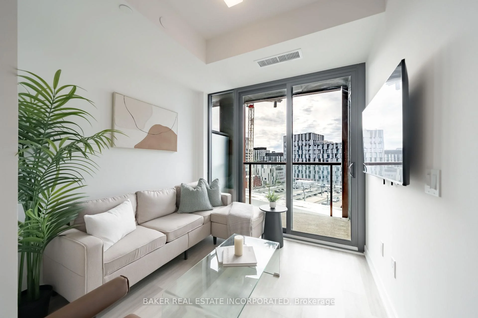 Photo of Unit 913, 28 Eastern Avenue