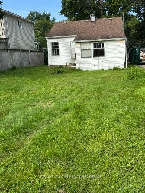 Photo 2 of 62 Shakespeare Avenue, St. Catharines, Haig — HOMEH