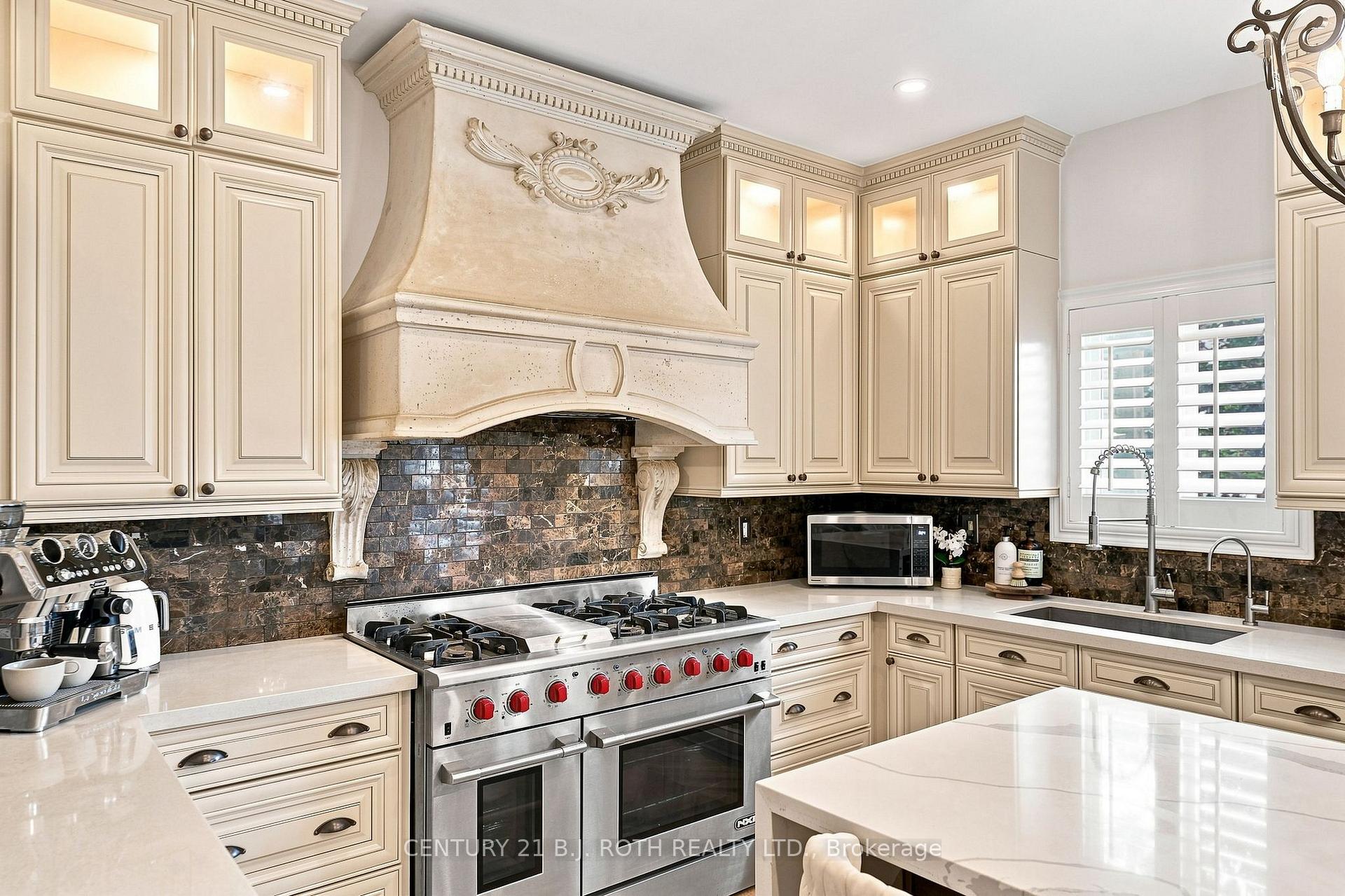 Photo 10 of 134 Sandringham Drive, Barrie, Innis-Shore — HOMEH