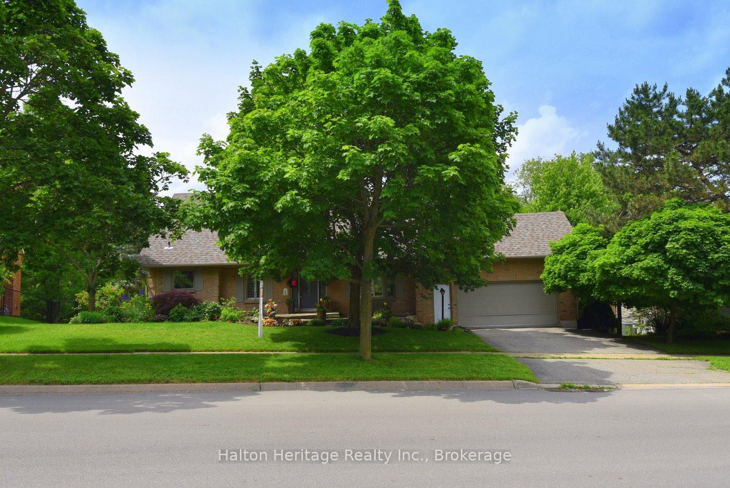 Photo 2 of 34 Howard Boulevard, Hamilton, Waterdown — HOMEH