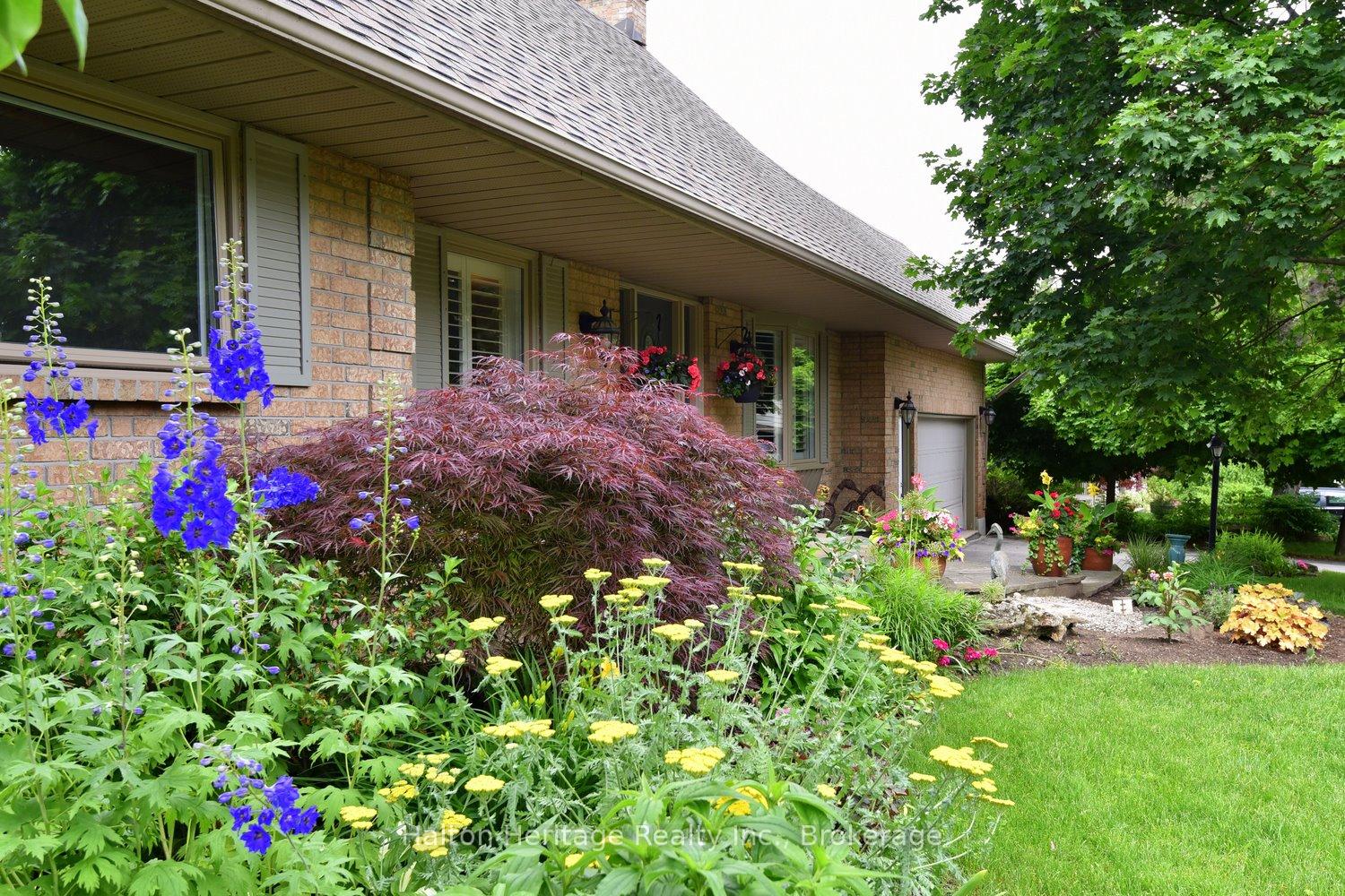 Photo 5 of 34 Howard Boulevard, Hamilton, Waterdown — HOMEH