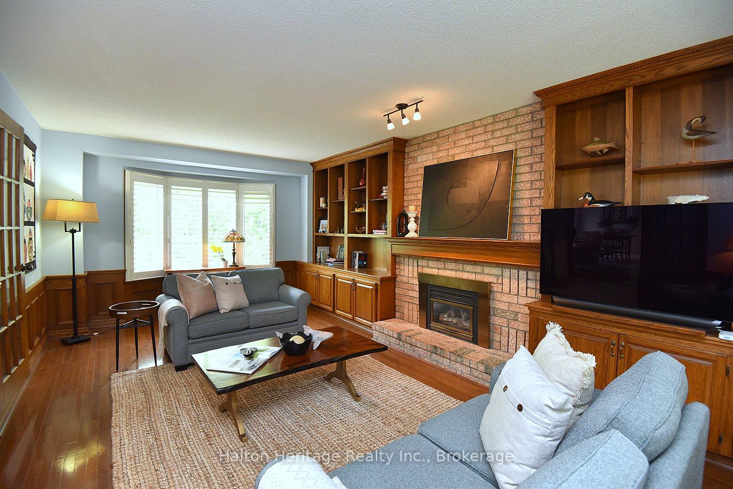 Photo 10 of 34 Howard Boulevard, Hamilton, Waterdown — HOMEH