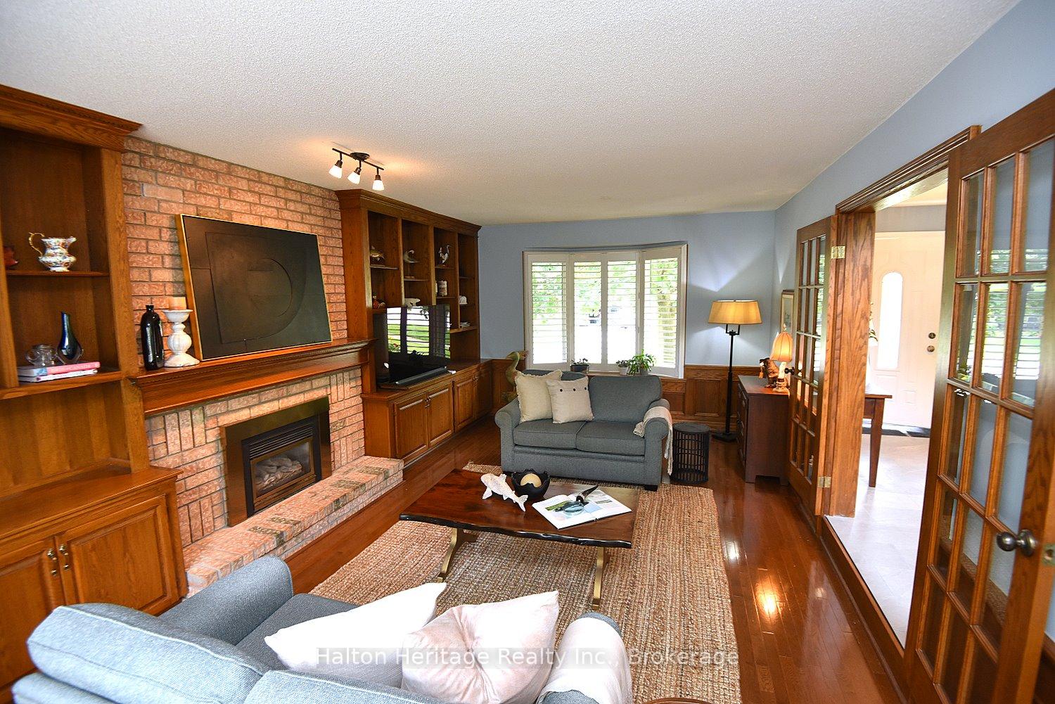 Photo 11 of 34 Howard Boulevard, Hamilton, Waterdown — HOMEH