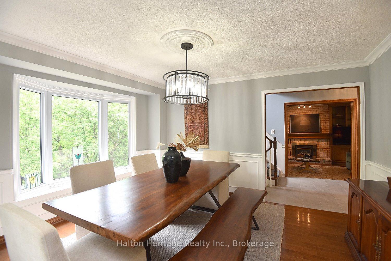 Photo 12 of 34 Howard Boulevard, Hamilton, Waterdown — HOMEH