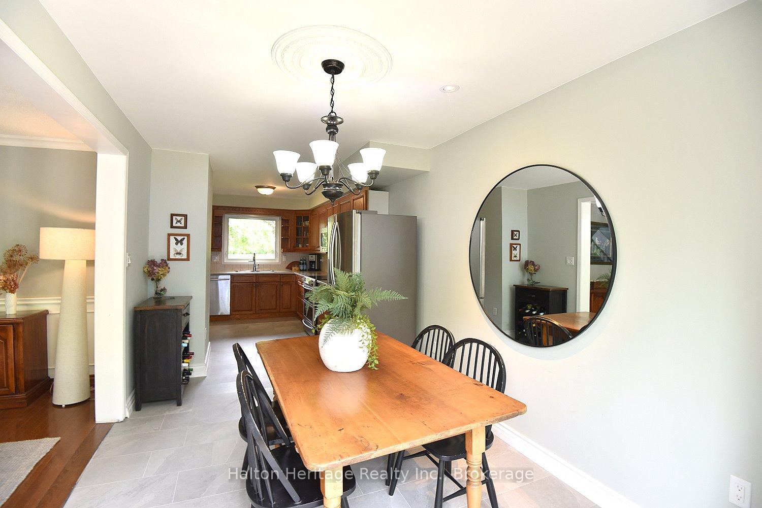 Photo 17 of 34 Howard Boulevard, Hamilton, Waterdown — HOMEH