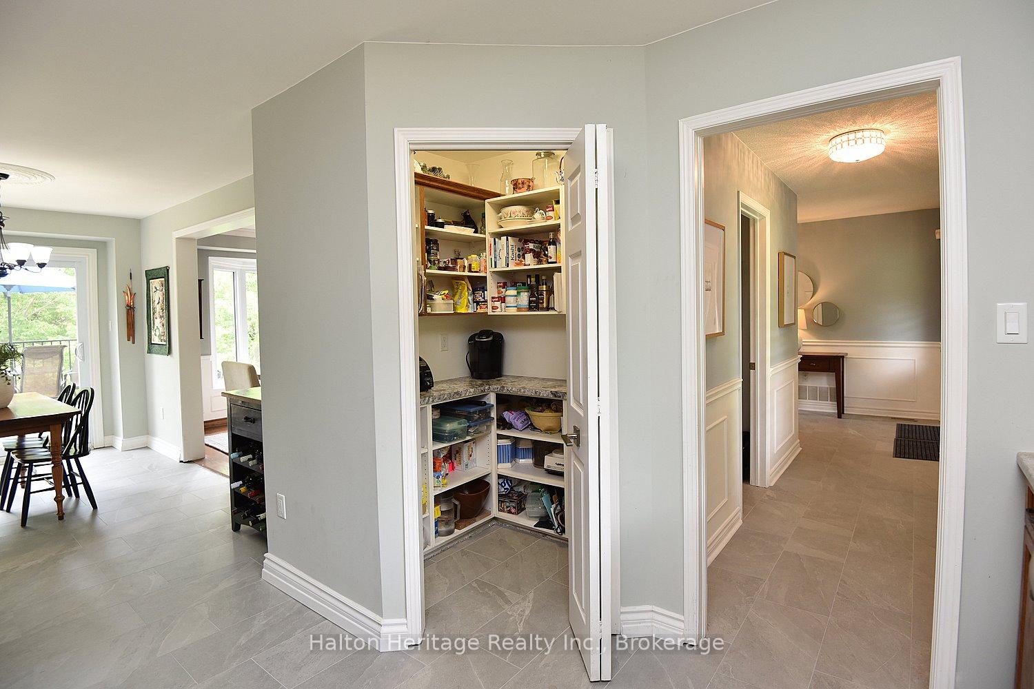 Photo 19 of 34 Howard Boulevard, Hamilton, Waterdown — HOMEH